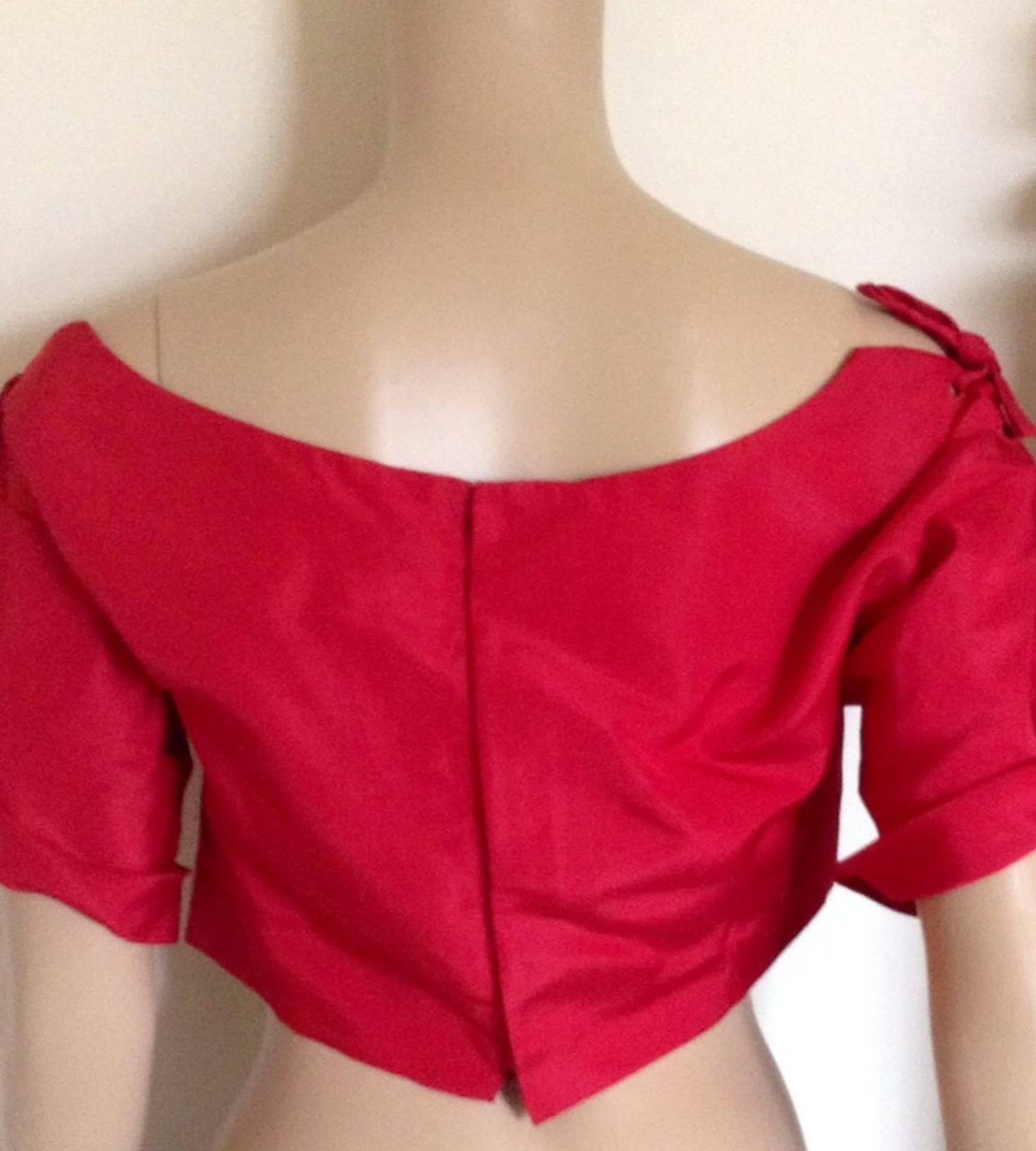 1953 Christian Dior Red Silk Bolero Jacket with Bow Details In Excellent Condition For Sale In London, UK
