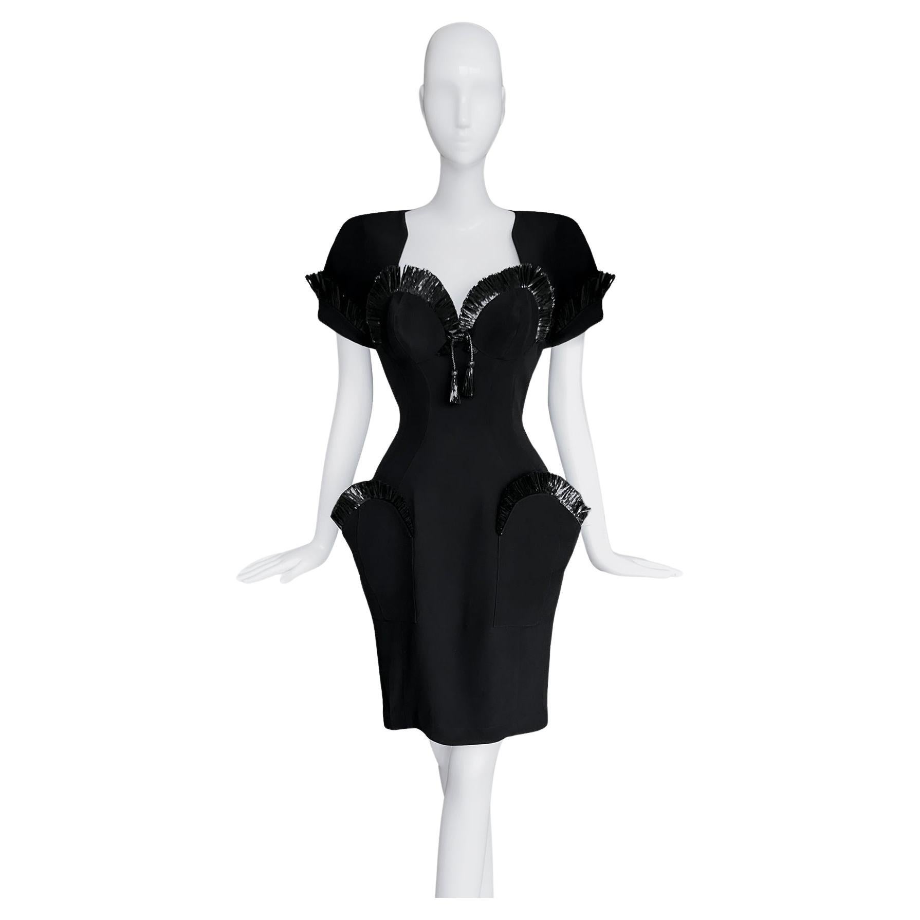 Robe de cocktail noire dramatique Thierry Mugler RAFFIA SS 1995