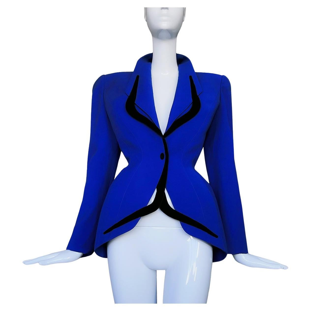 Thierry Mugler FW 1998 Veste bleue avec détails dramatiques en velours noir