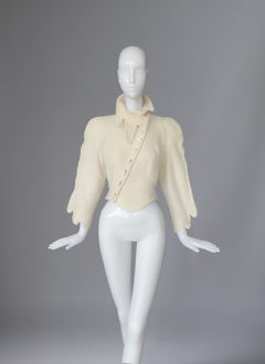 Veste « Cop » à volants sculpturaux de Thierry Mugler