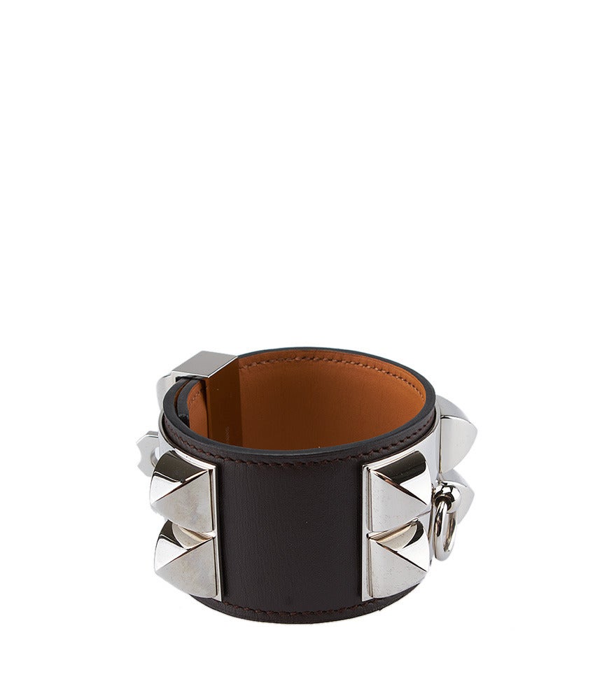 Hermes leather and metal Collier de Chien bracelet in dark brown and silver.
It comes in the original box, with a copy of the original receipt.