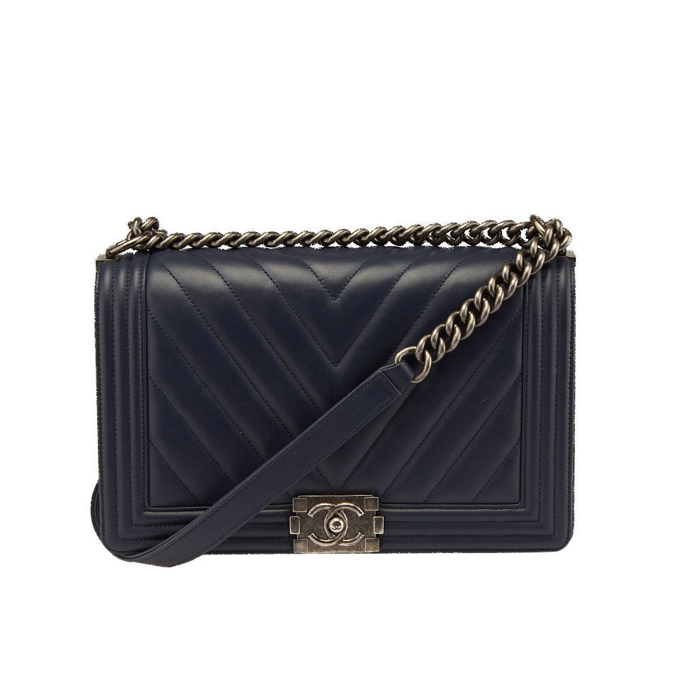 2015 Chanel Navy Blue Lambskin Chevron Le Boy Medium Flap Shoulder Bag For Sale