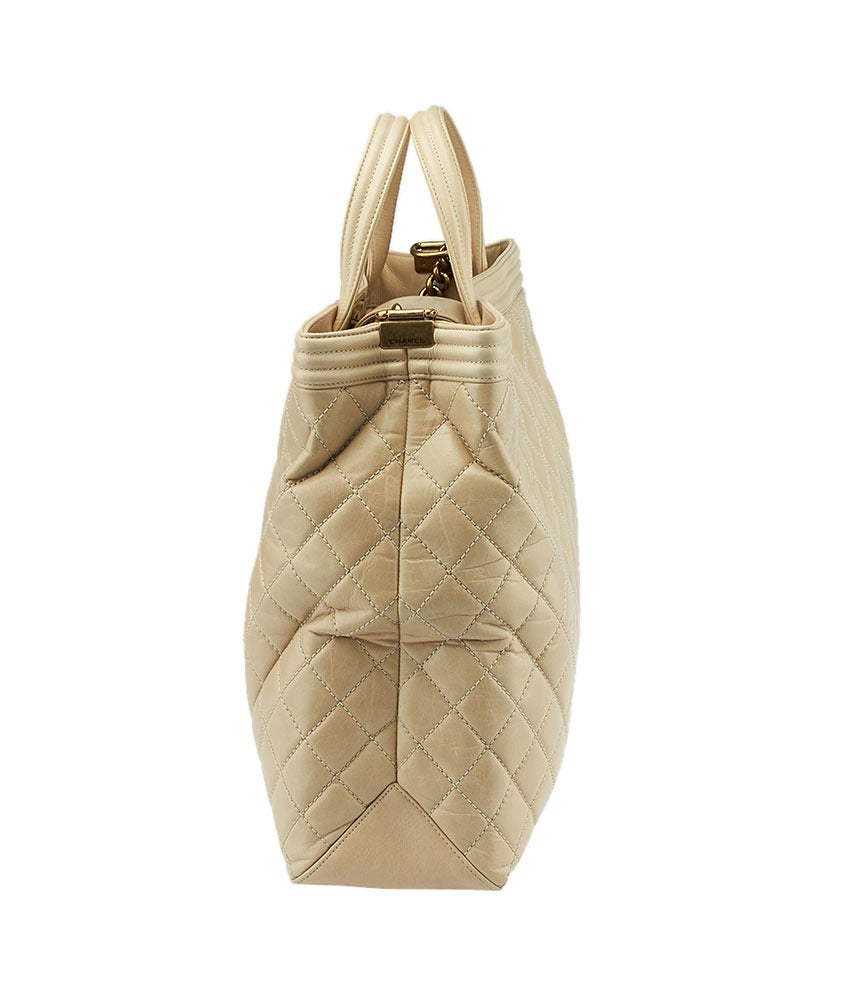 2012-13 Chanel Le Boy Beige Quilted Leather Large Shopping Tote Crossbody Bag In Good Condition For Sale In Bala Cynwyd, PA