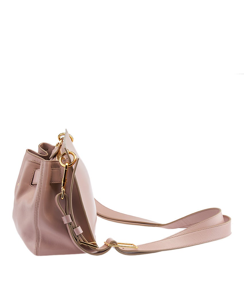 2000s Tom Ford Lock-Front Pink Leather Shoulder Bag In Excellent Condition For Sale In Bala Cynwyd, PA