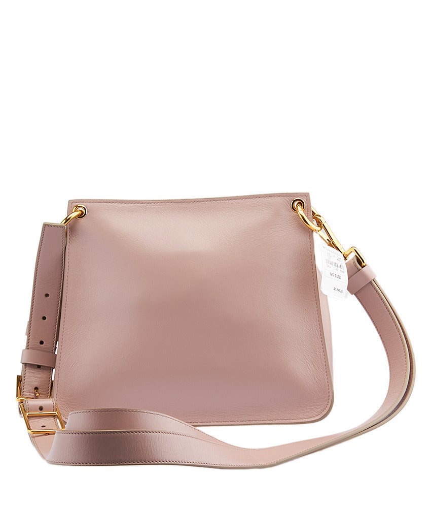 Women's 2000s Tom Ford Lock-Front Pink Leather Shoulder Bag For Sale