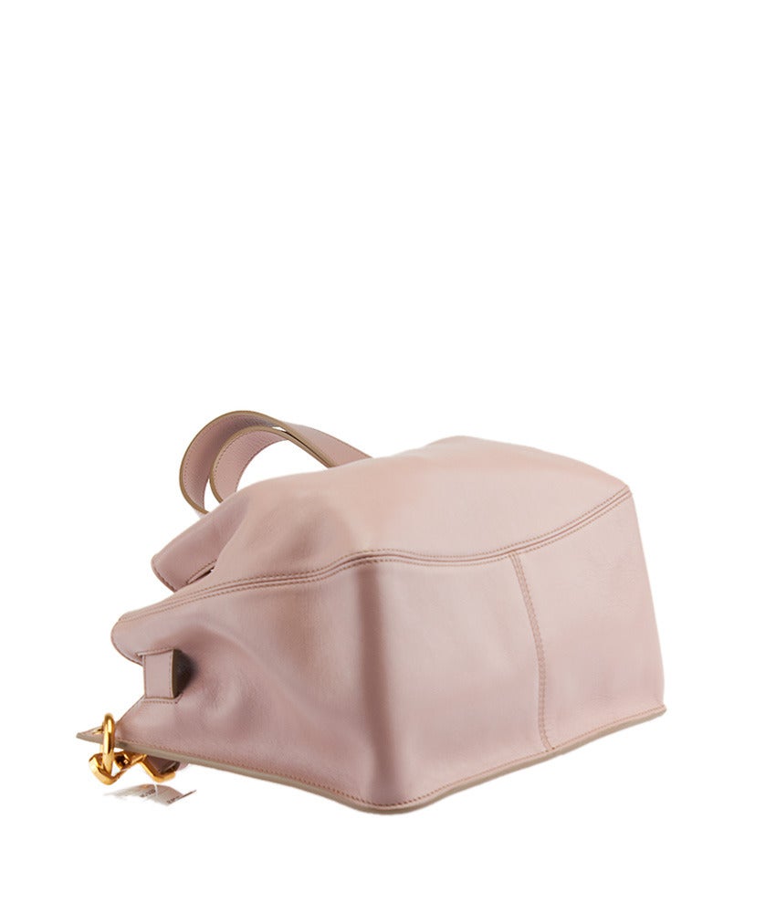 2000s Tom Ford Lock-Front Pink Leather Shoulder Bag For Sale 1