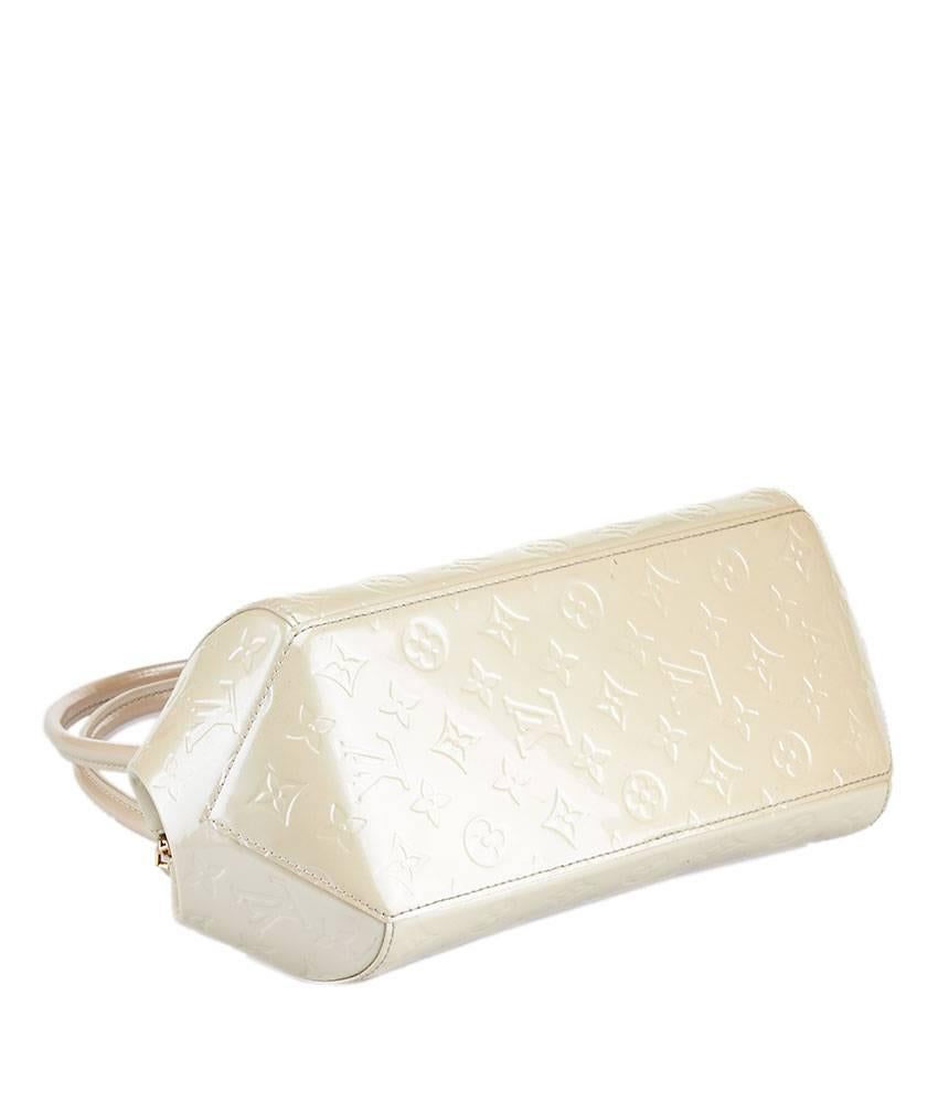 2000s Louis Vuitton Sherwood Ivory Vernis Leather Shoulder Bag For Sale 3