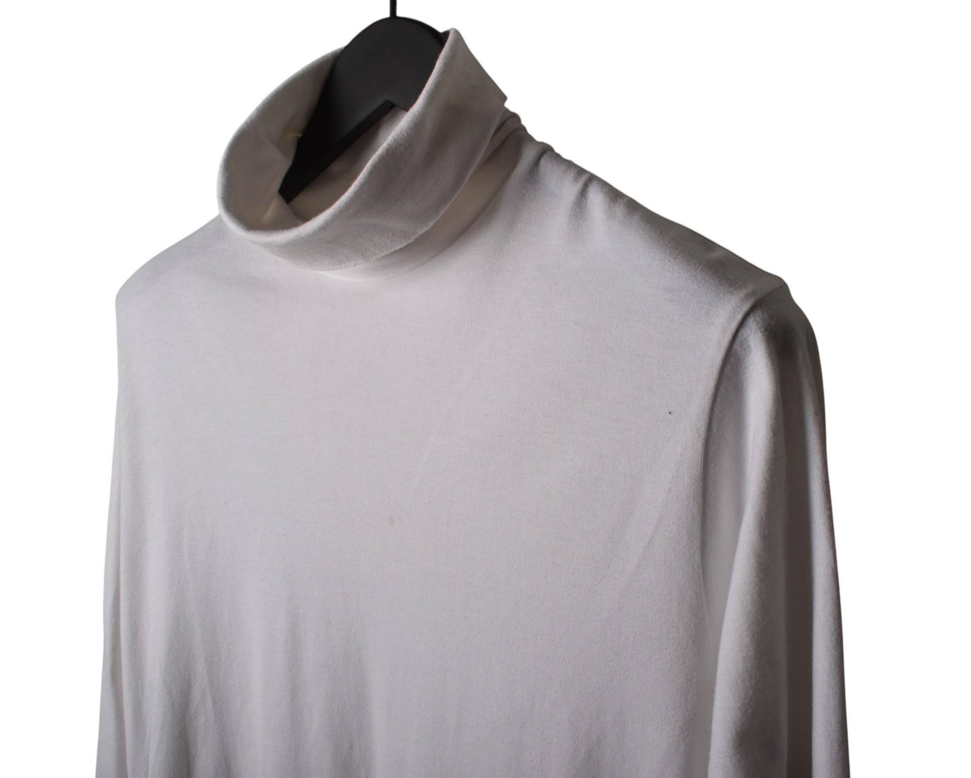 Consultez mes autres annonces. A beaucoup d'autres vêtements de marque à vendre. Ouvert à toutes les offres.
L'article mis en vente est 100% authentique Yohji Yamamoto Y's Turtleneck, SE5
Couleur : blanc
(La couleur réelle peut varier légèrement en