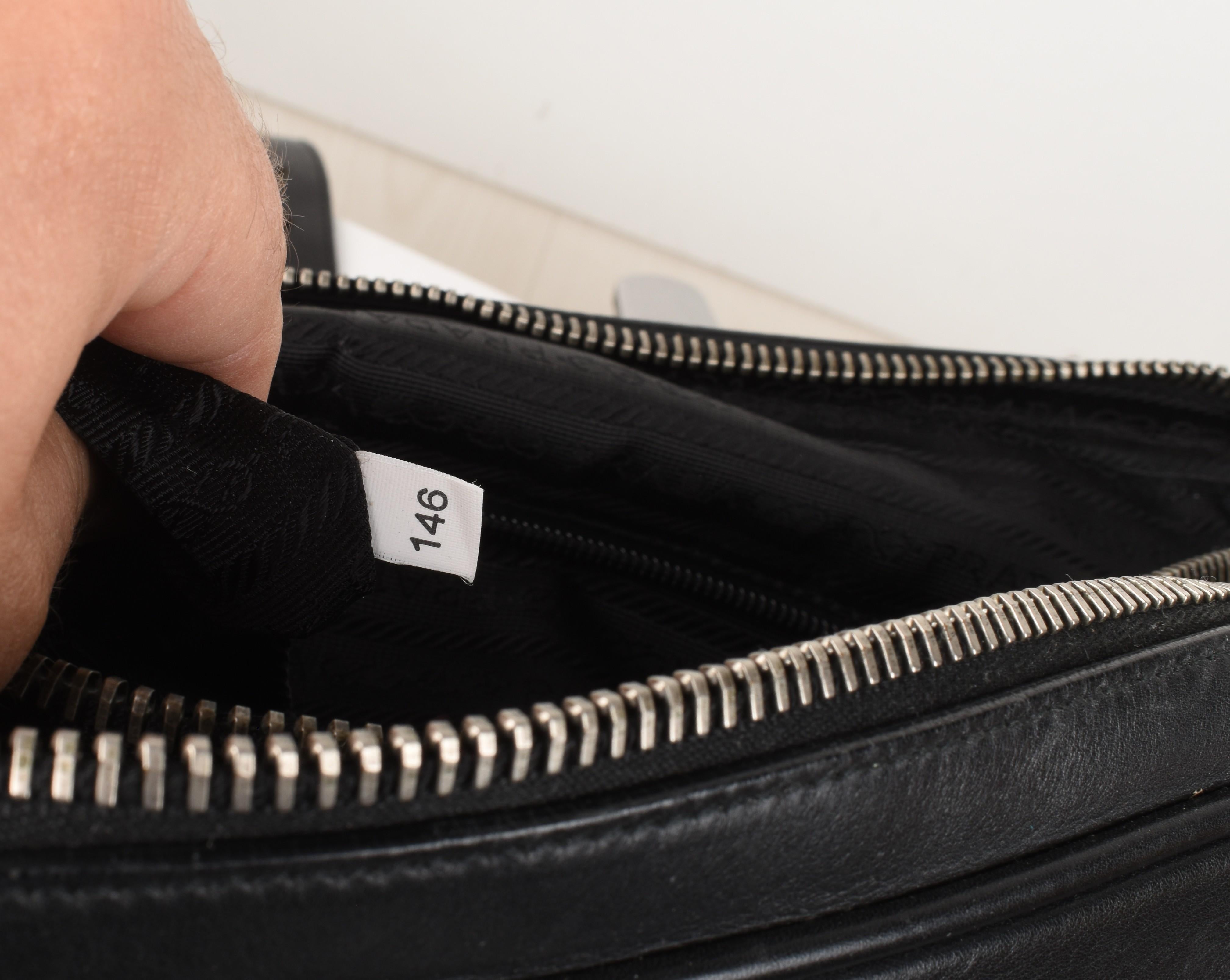 Prada Men Briefcase Bag Logo Heavy Size Large, S1470 en vente 5