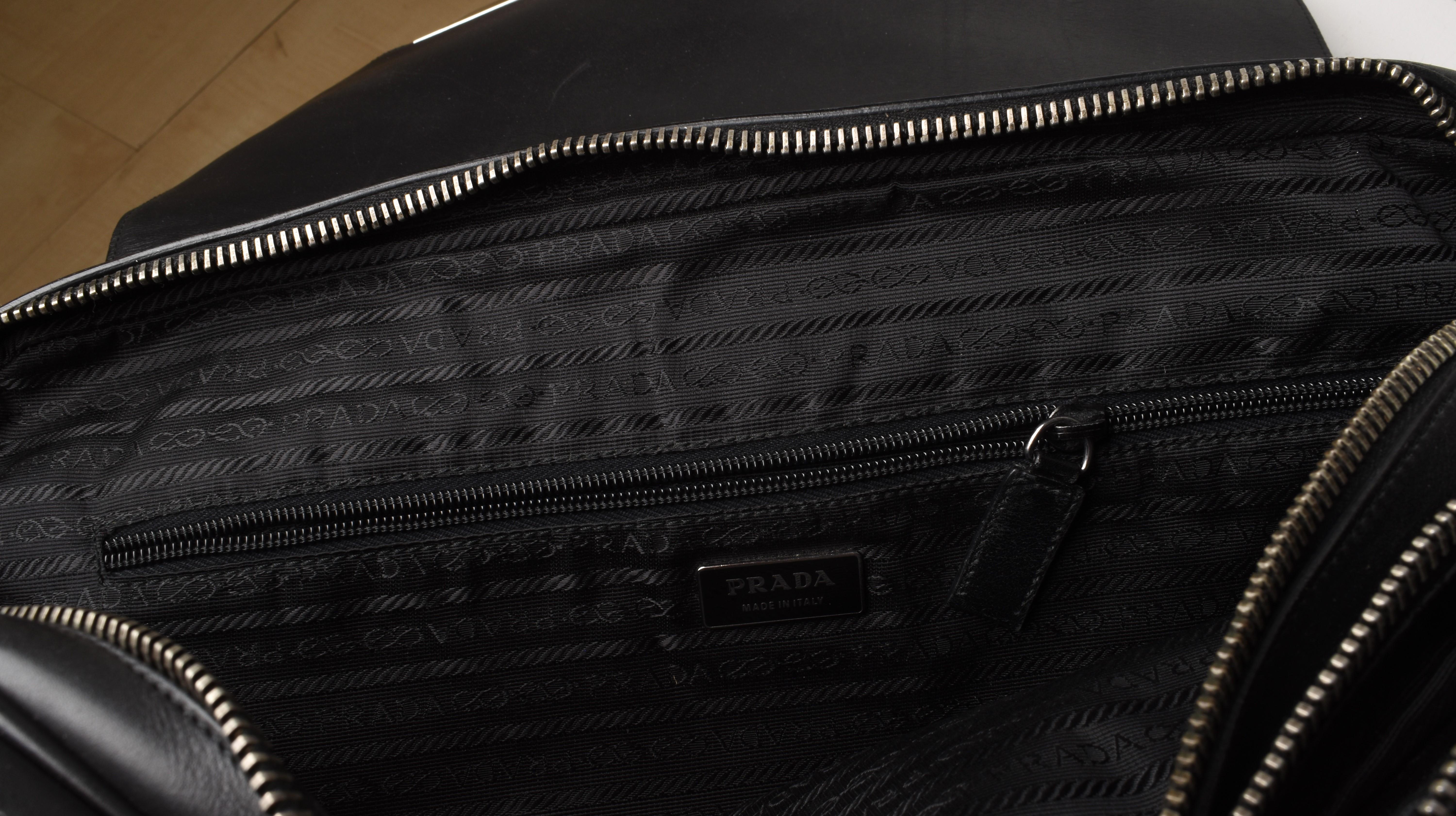 Prada Men Briefcase Bag Logo Heavy Size Large, S1470 en vente 3