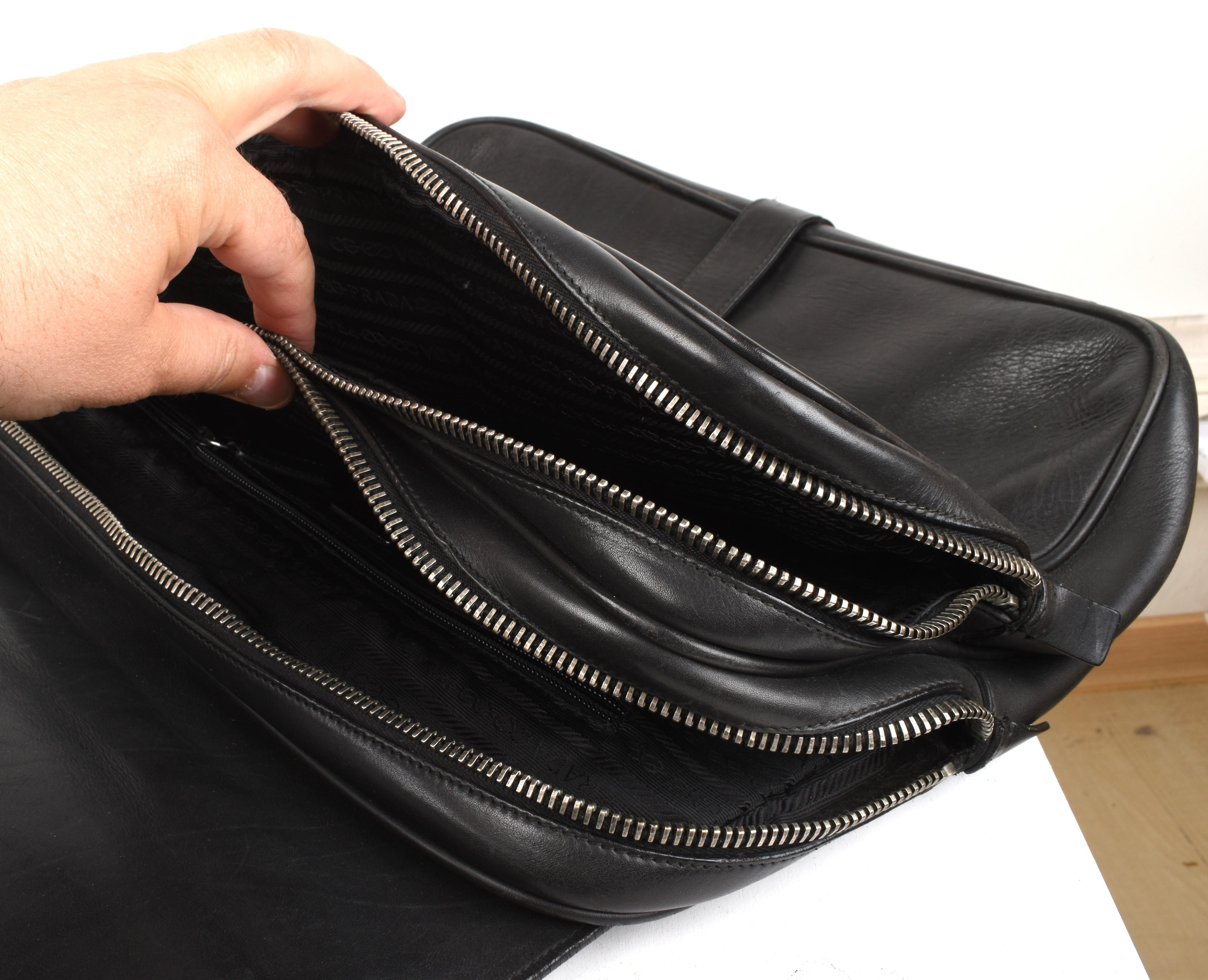 Prada Men Briefcase Bag Logo Heavy Size Large, S1470 en vente 2