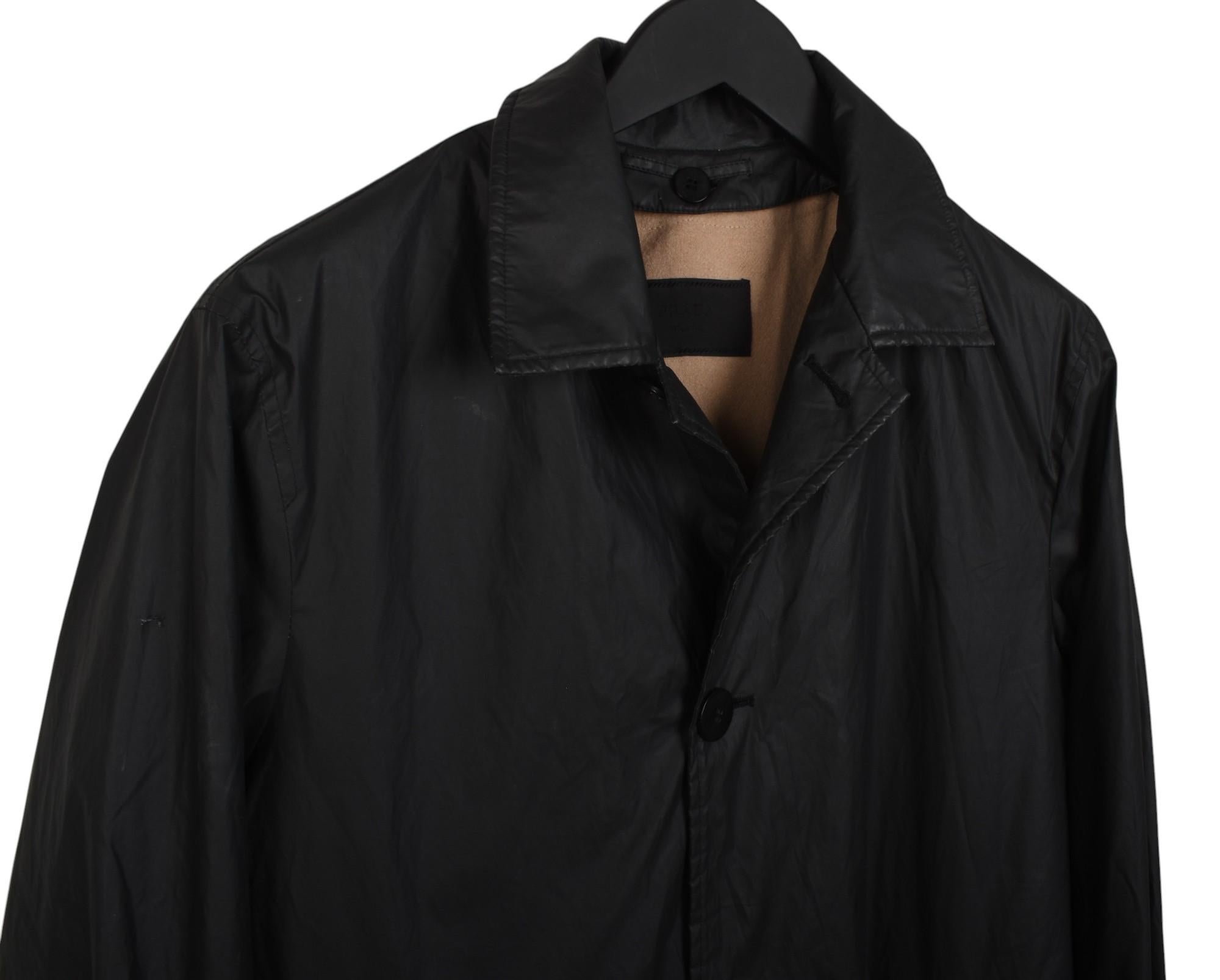 Prada Men Coat Long Rain Coat Removable wool lining Size M/L, S1469 In Good Condition For Sale In Kaunas, LT