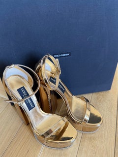 Zapatos de tacón con plataforma de charol de Dolce & Gabbana, talla 40 (UE) - D0420