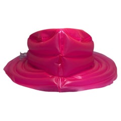 SS23 MOSCHINO, Couture Jeremy Scott, Casquette gonflable, Fuchsia, PVC Hat