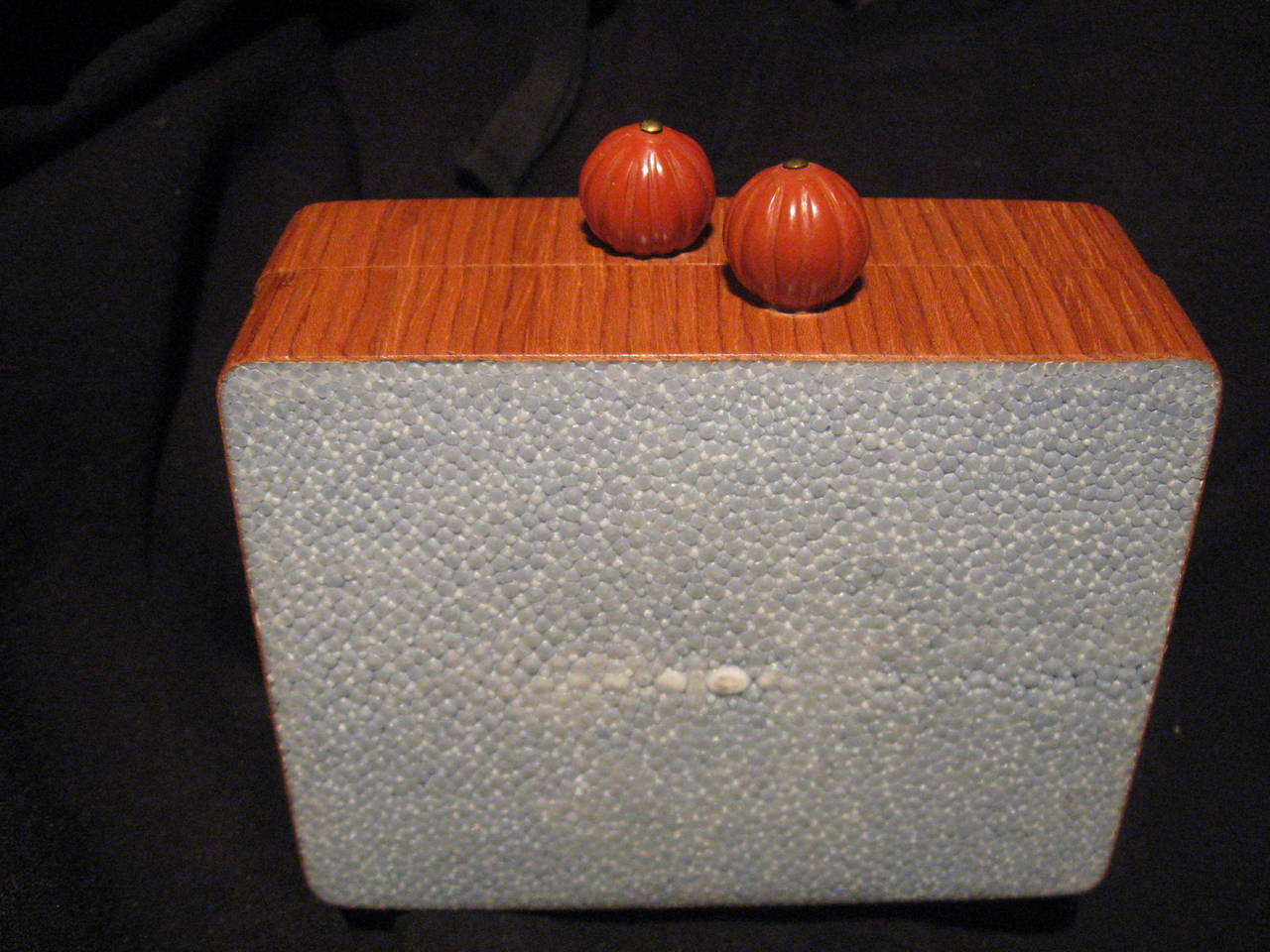Celestina Stingray Wood Clutch Evening Bag In Excellent Condition For Sale In Water Mill, NY