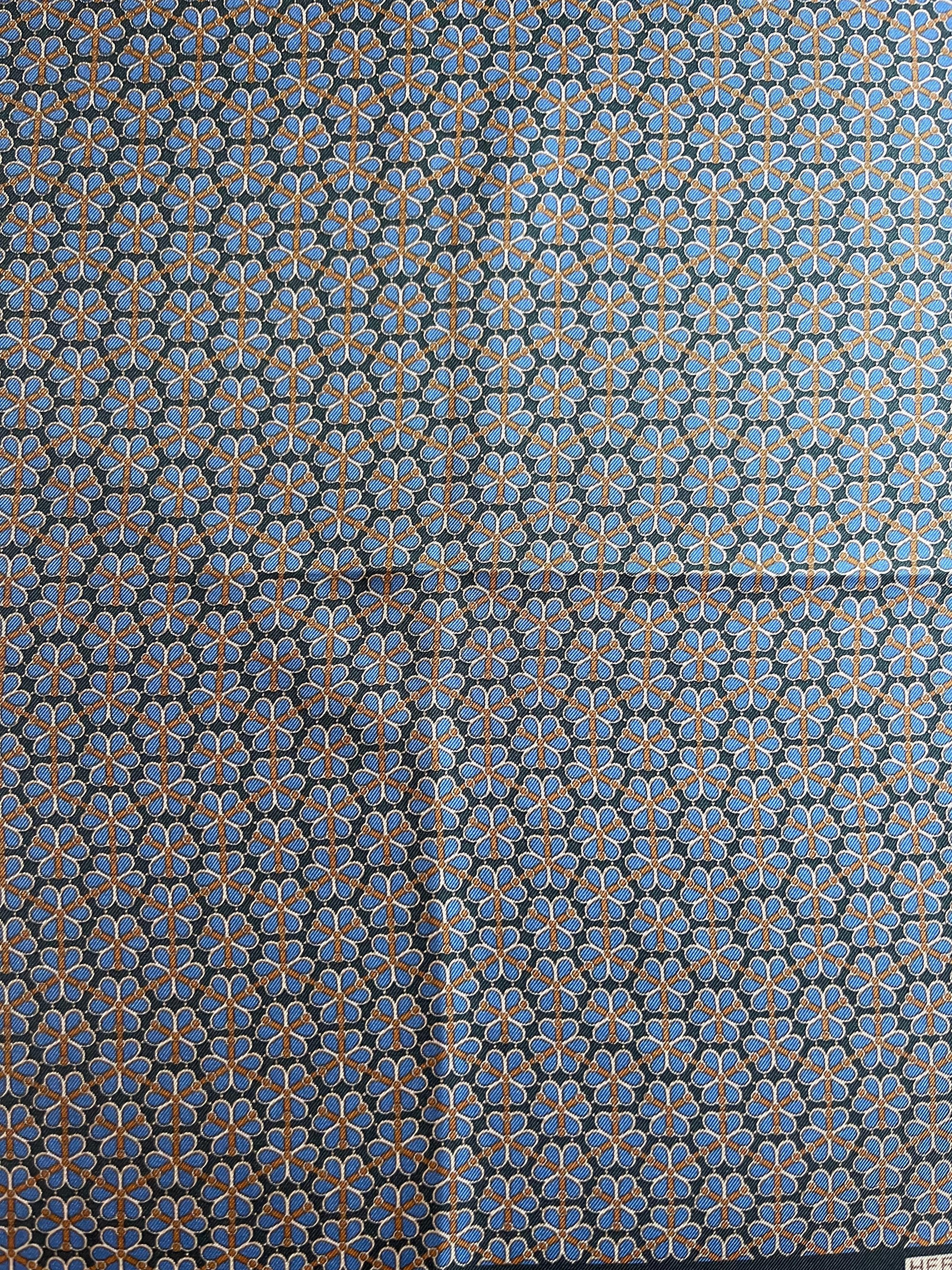 Blu Sciarpa di seta Gavroche di Hermès rosa e blu. in vendita