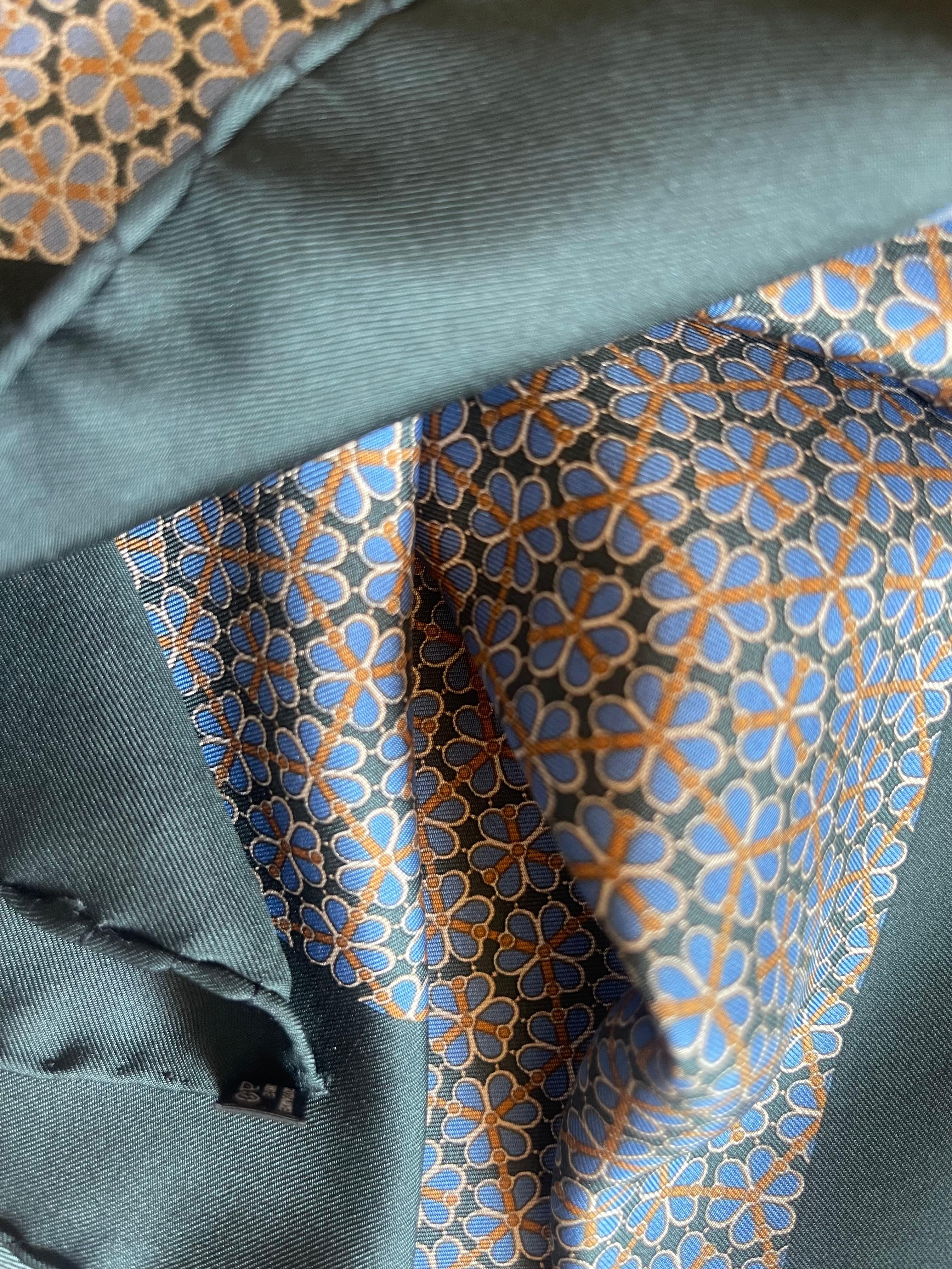 Sciarpa di seta Gavroche di Hermès rosa e blu. in vendita 2