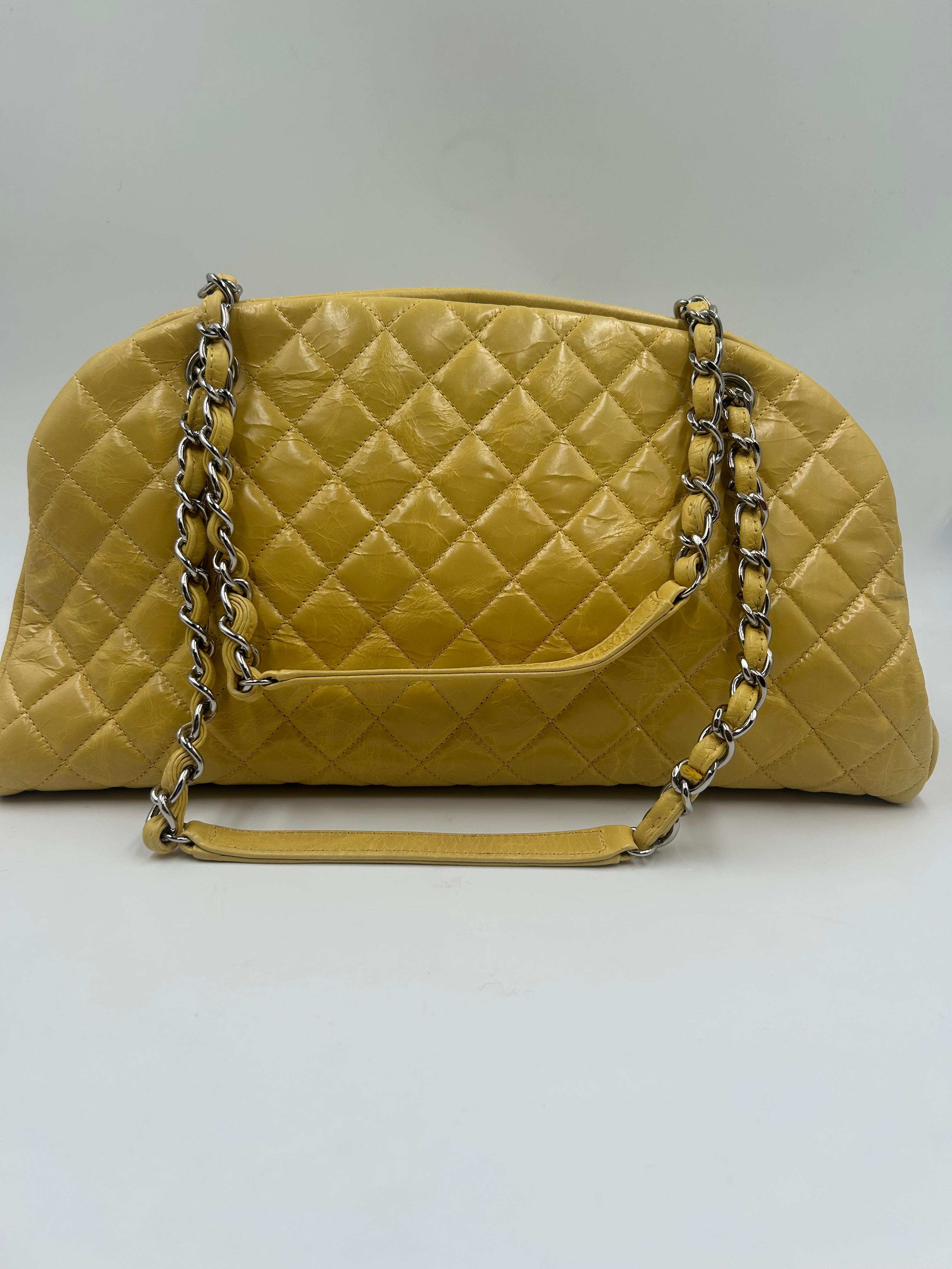 Sac bowling Just Mademoiselle jaune de Chanel 2011 en vente 1