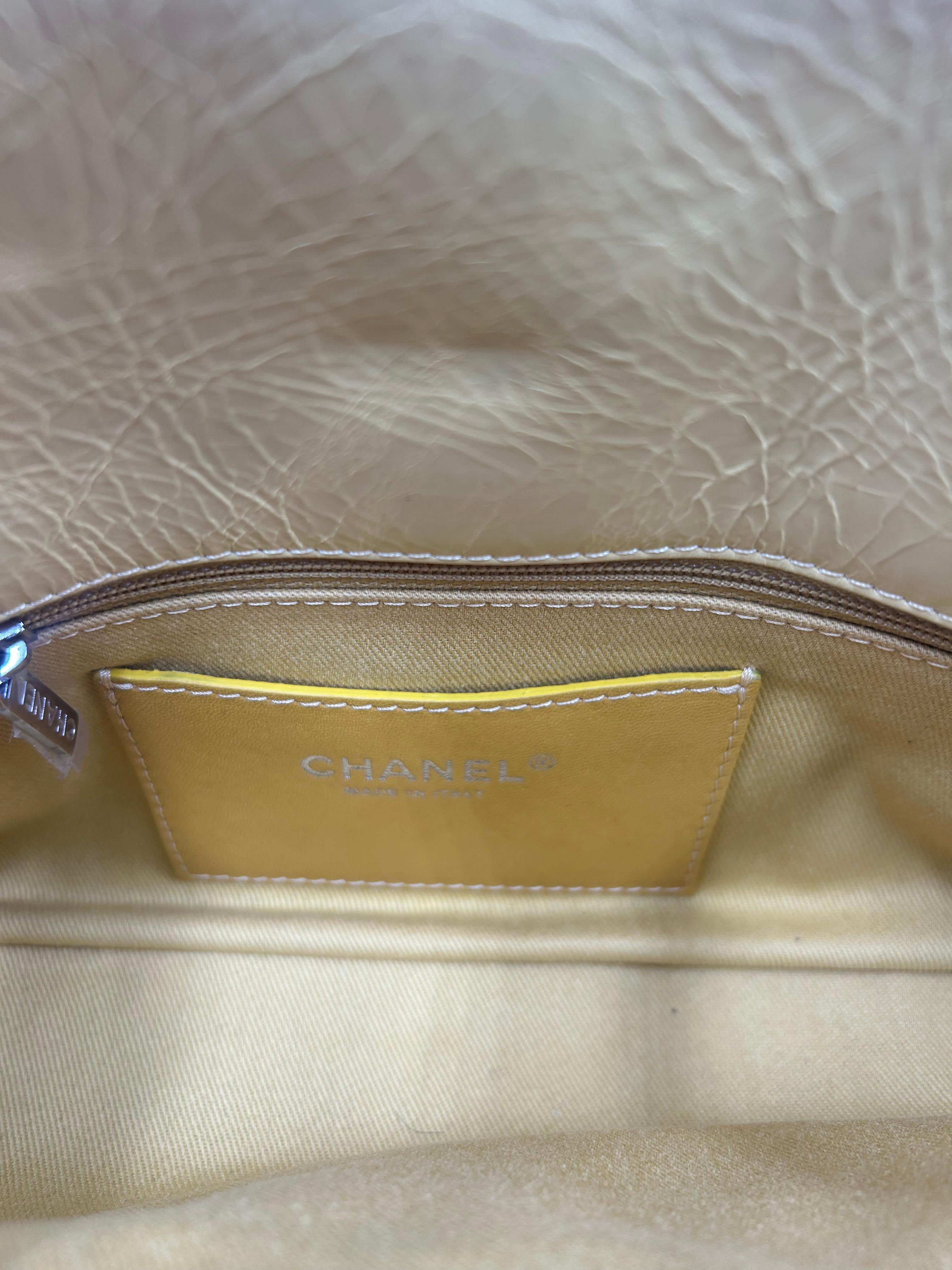 Sac bowling Just Mademoiselle jaune de Chanel 2011 en vente 9