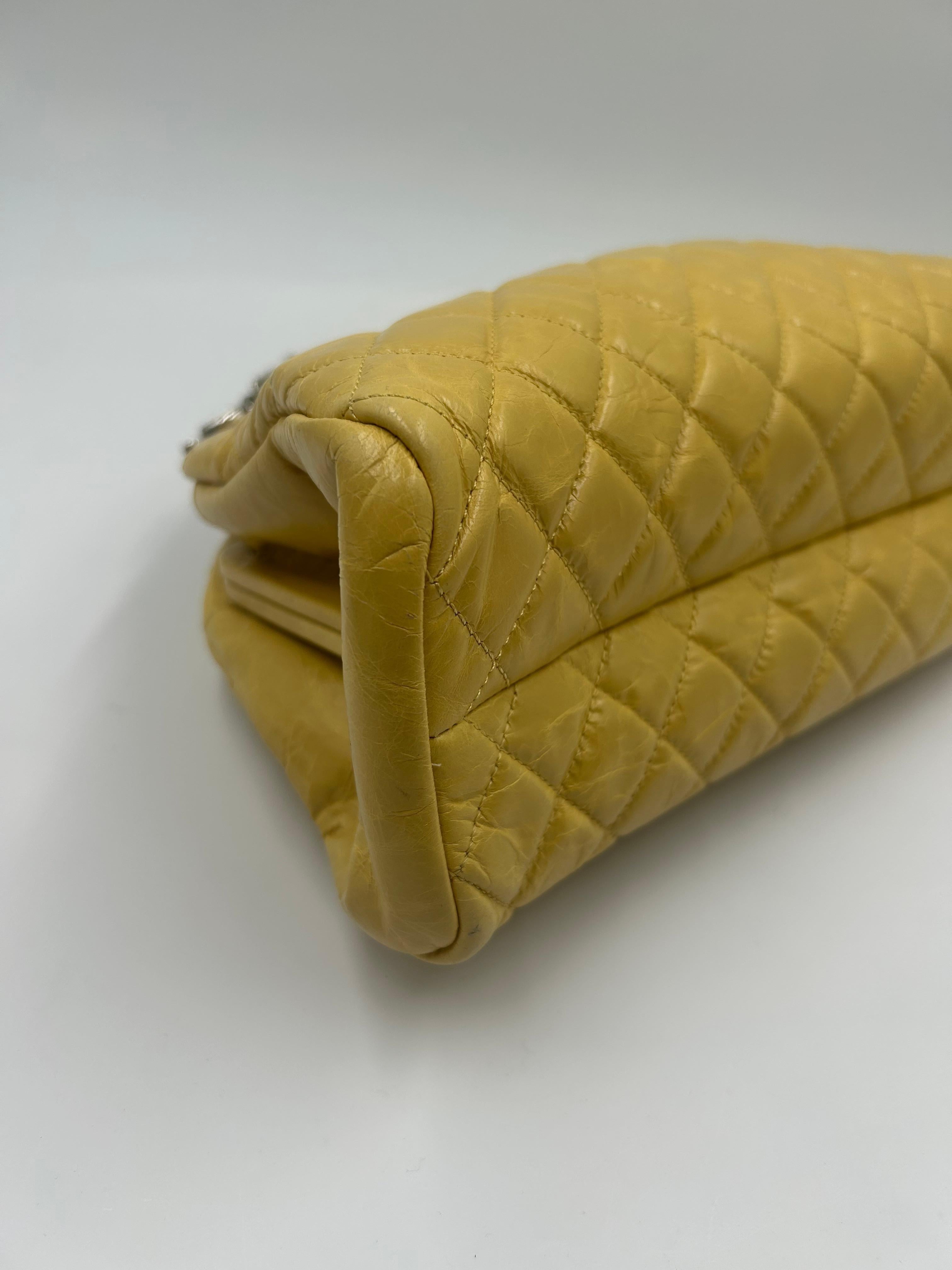 Sac bowling Just Mademoiselle jaune de Chanel 2011 en vente 3