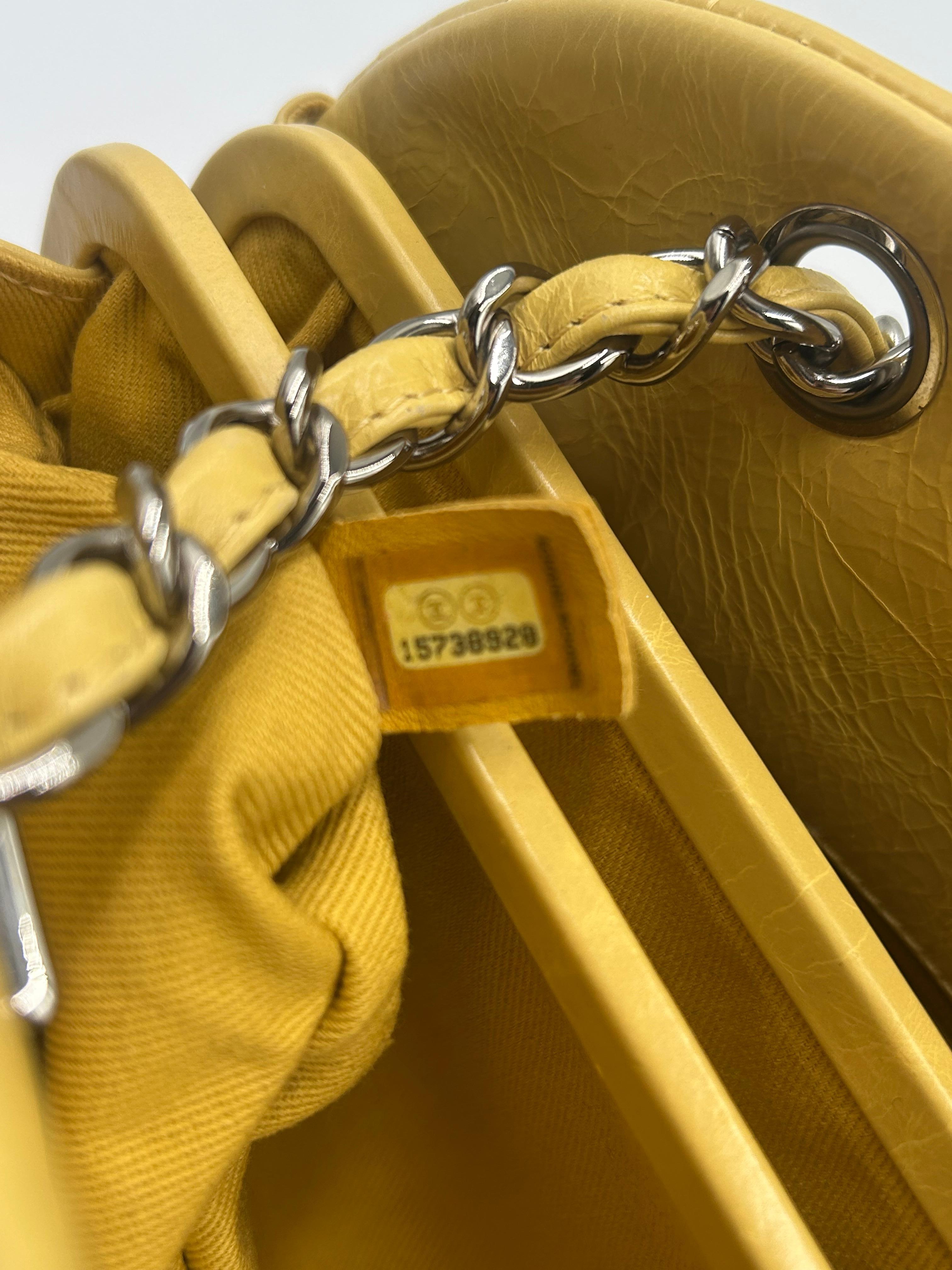 Sac bowling Just Mademoiselle jaune de Chanel 2011 en vente 10