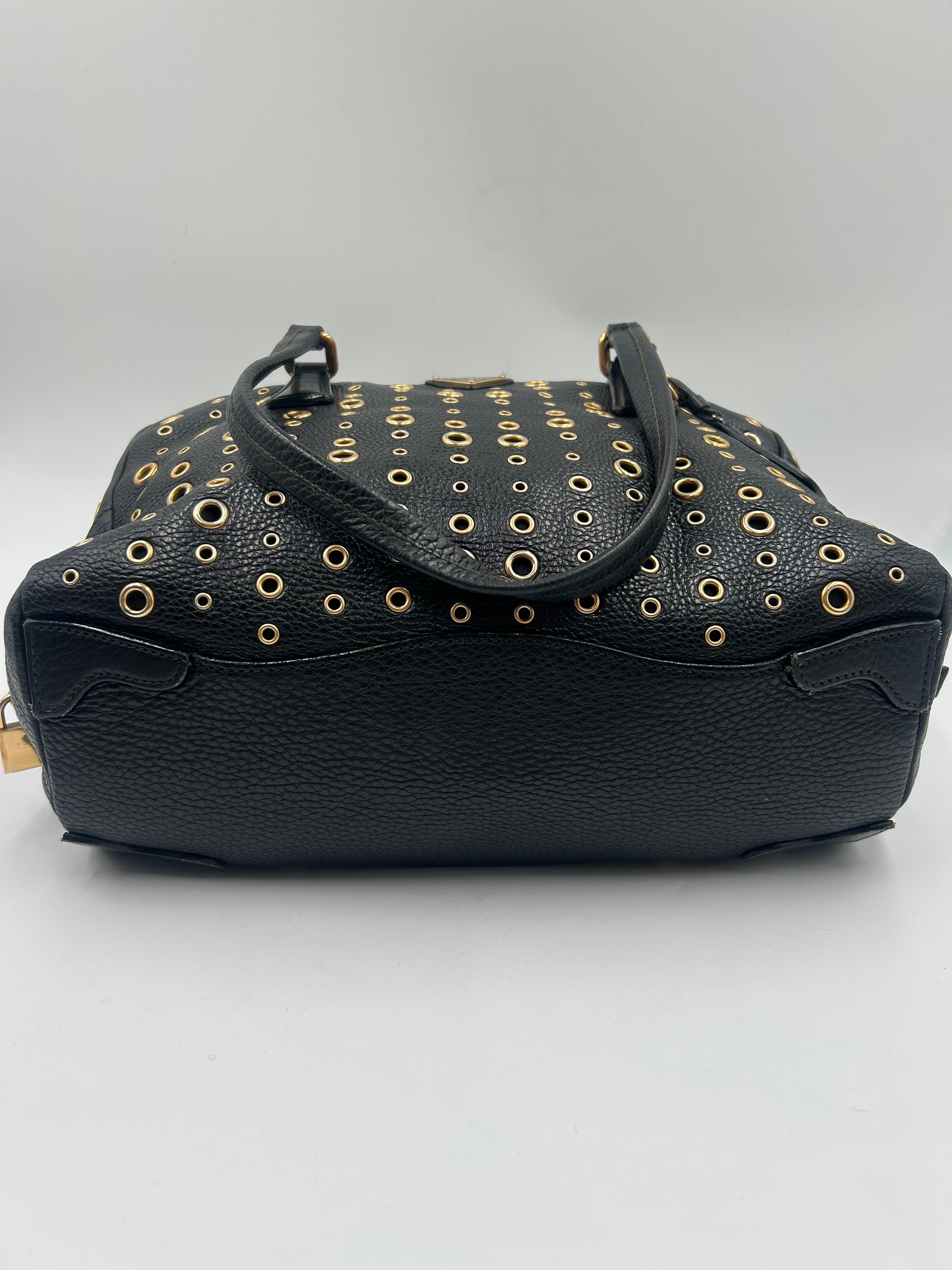 Nero Prada Borsa Bauletto con occhiello in pelle e tonalità oro in vendita