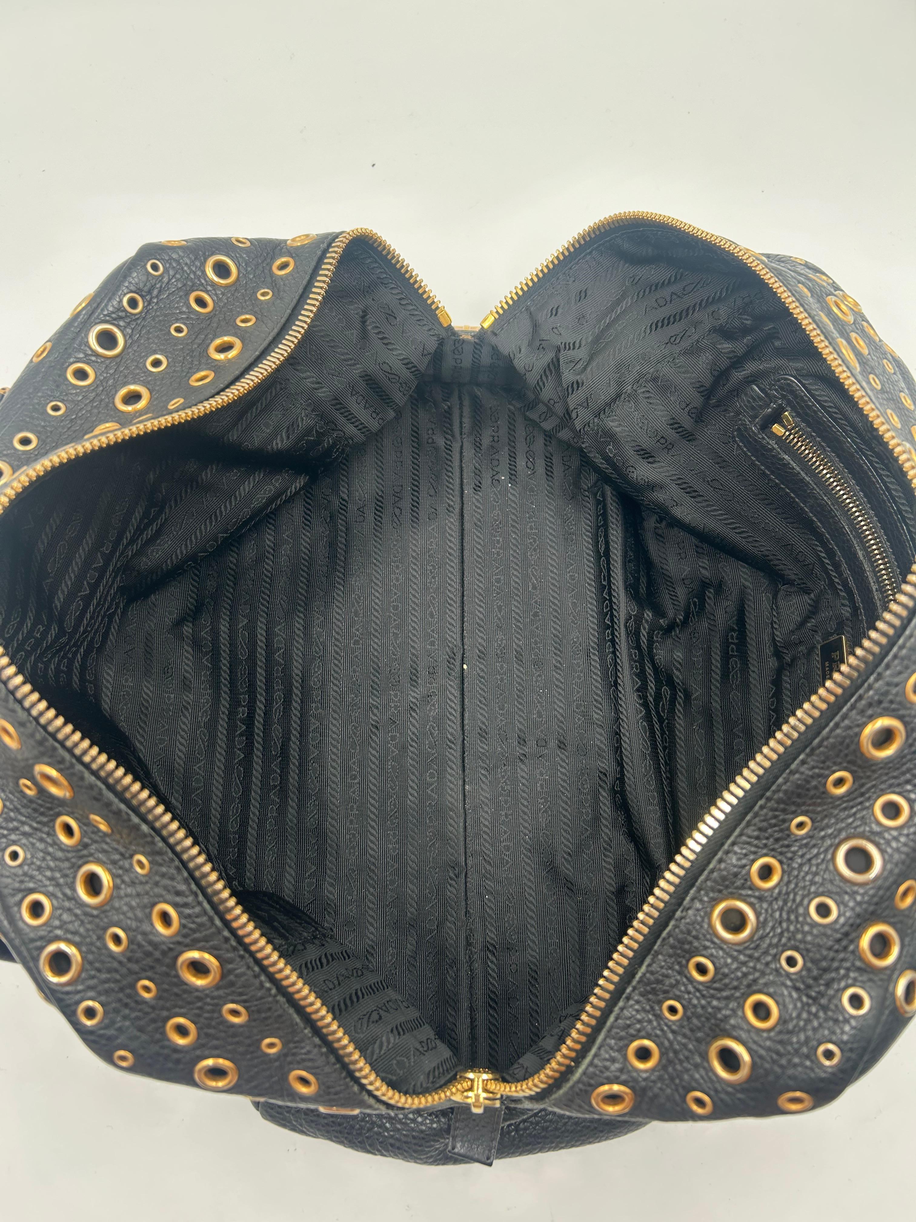 Prada Borsa Bauletto con occhiello in pelle e tonalità oro in vendita 7