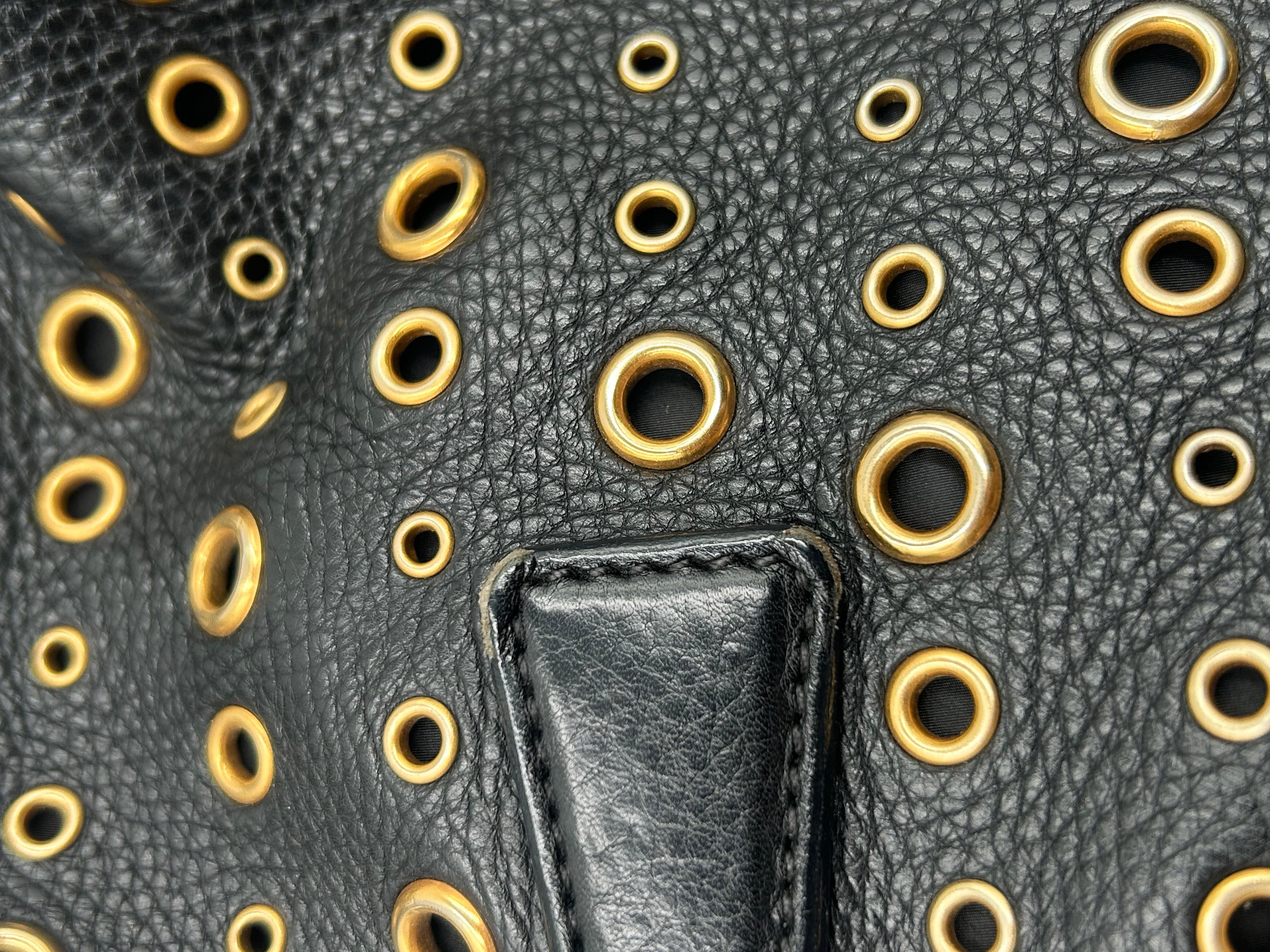 Prada Borsa Bauletto con occhiello in pelle e tonalità oro in vendita 12