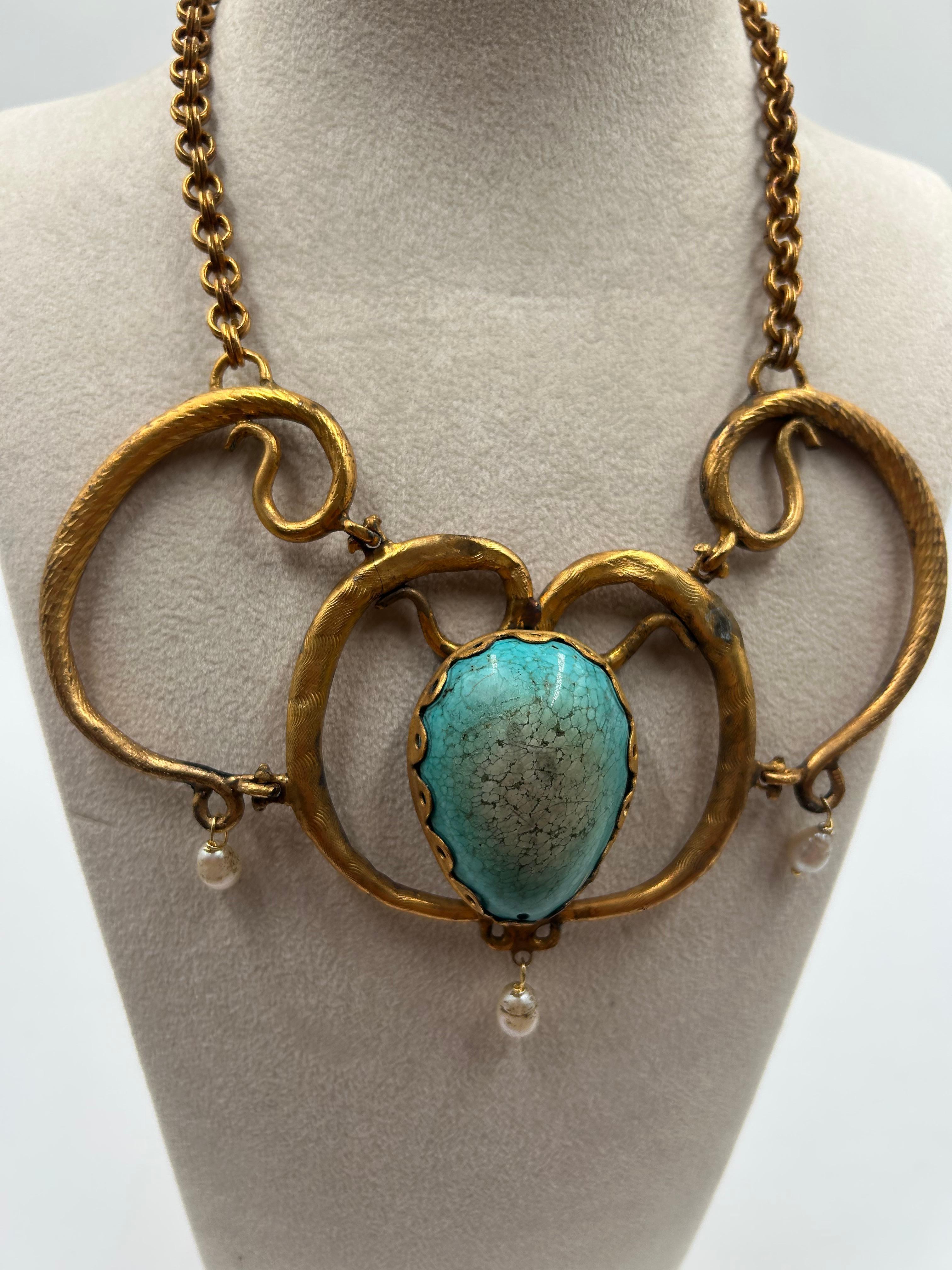 Femenino o masculino Collar de latón dorado y perlas colgantes en venta