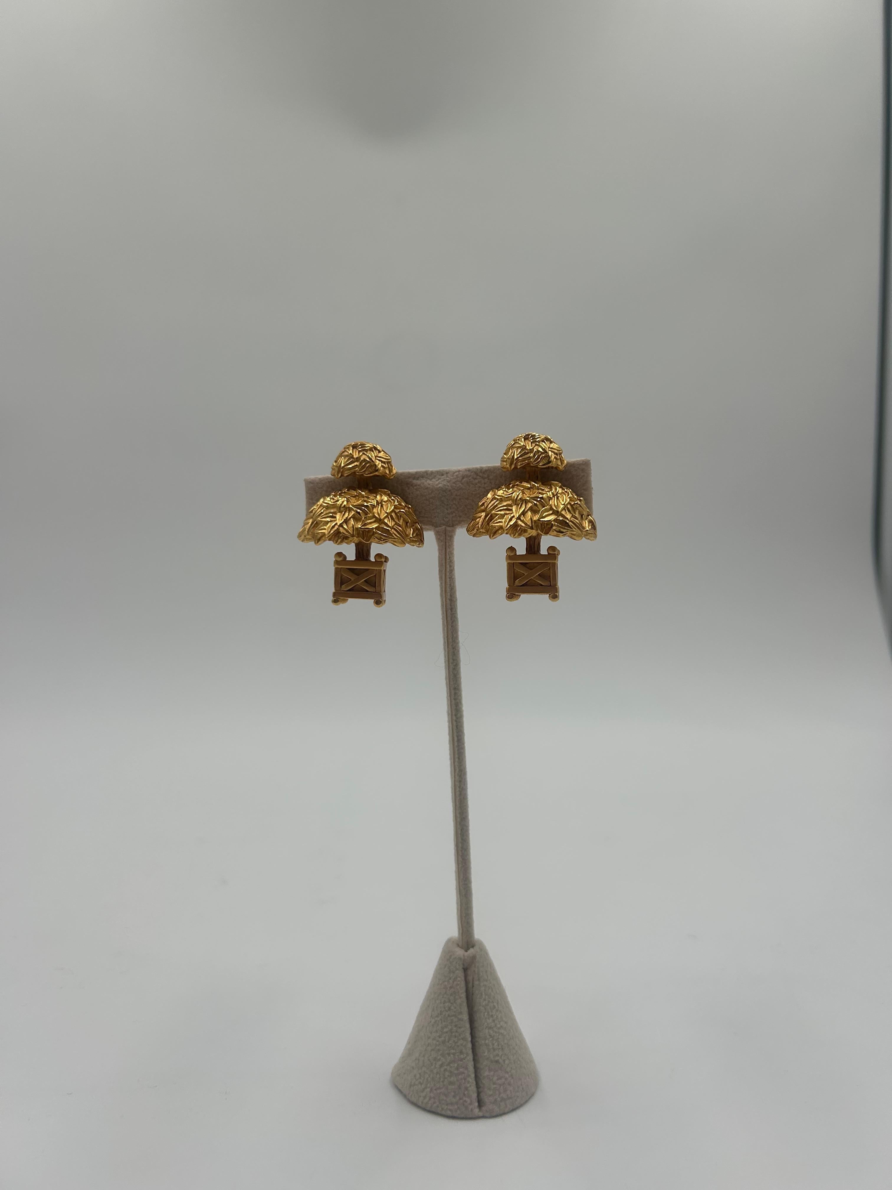 Karl Lagerfeld Bonzaï - Boucles d'oreilles à clip en or Bon état - En vente à Palm Beach, FL
