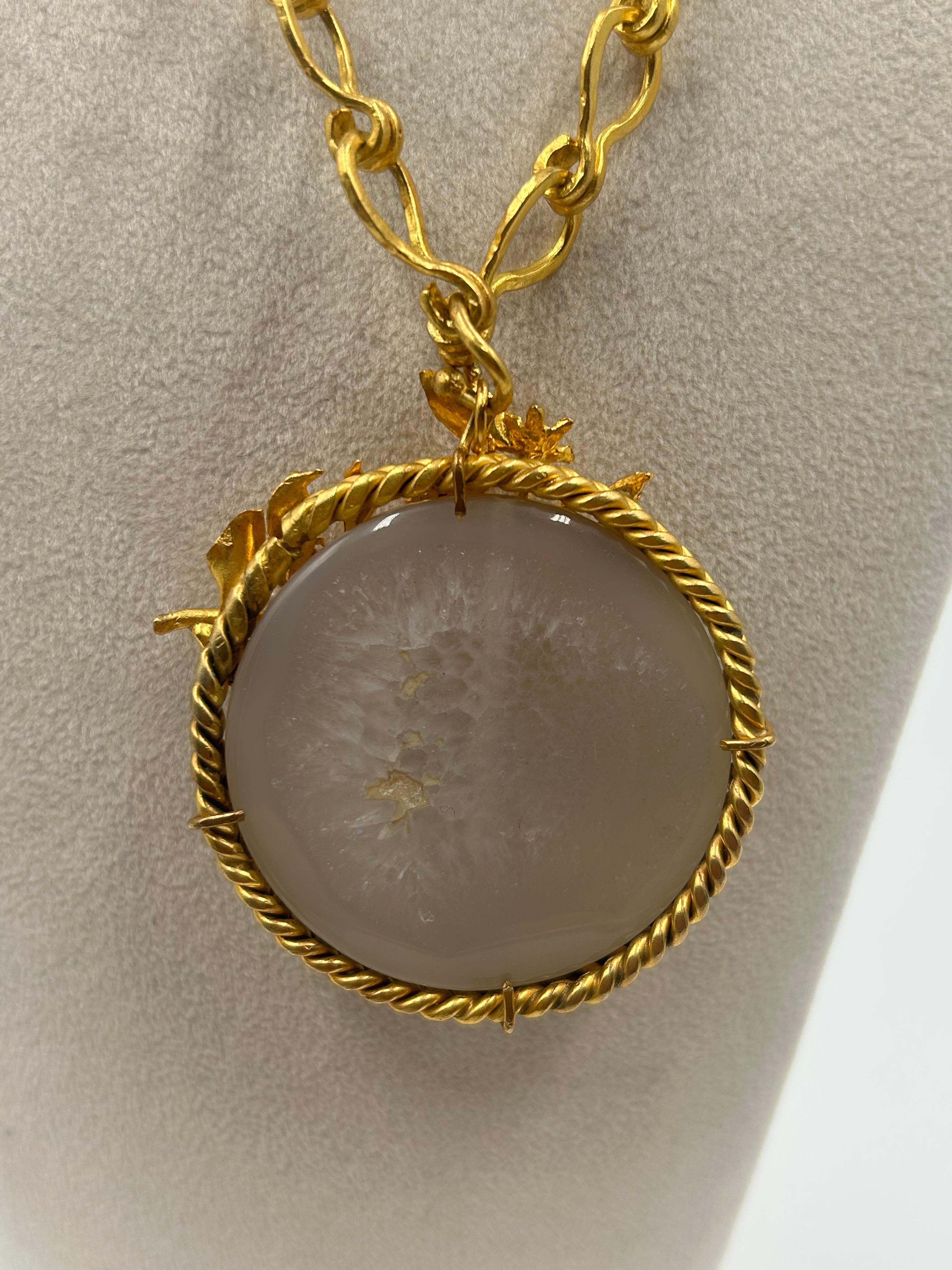 Collana d'ottone d'epoca con sfumature dorate in vendita 5