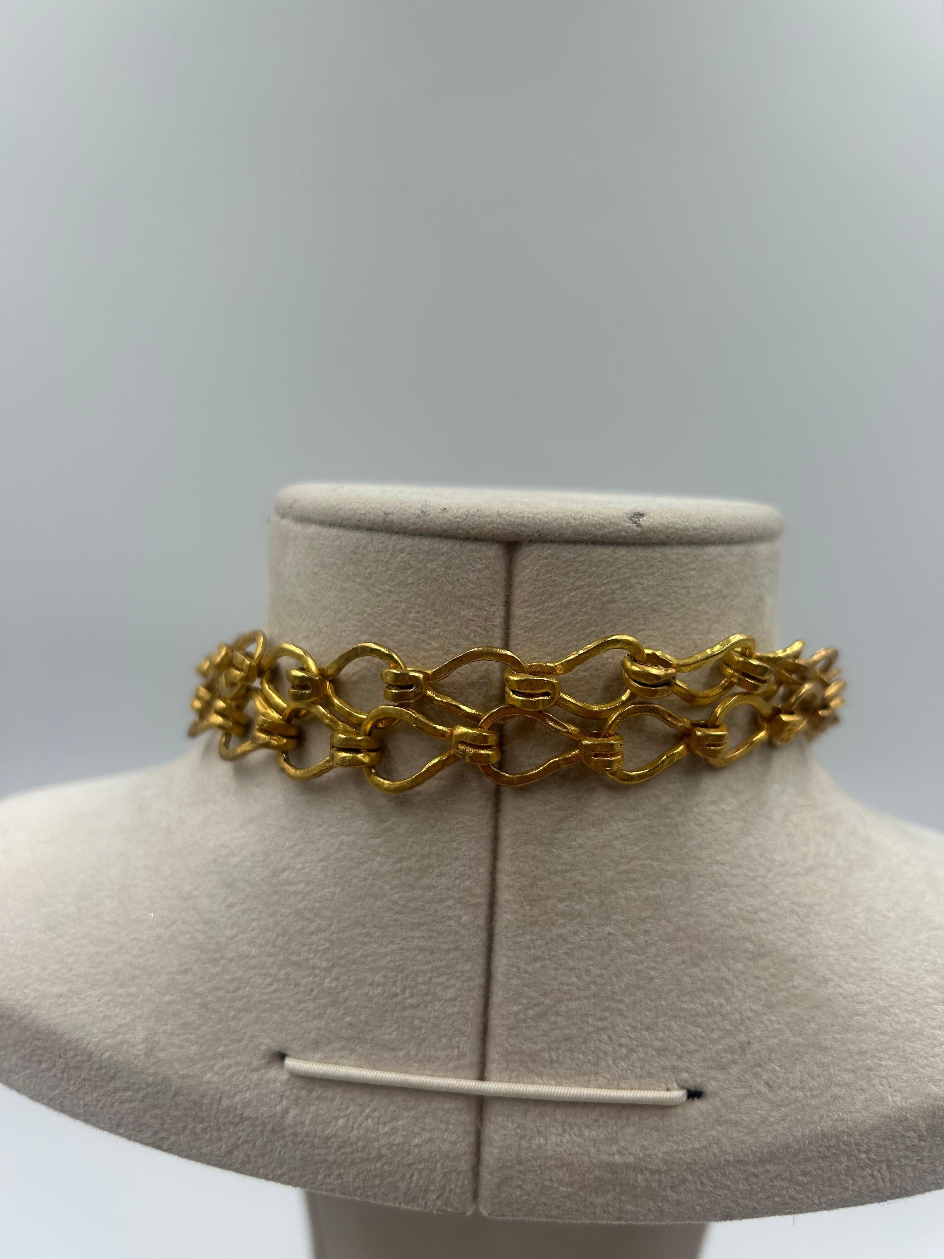 Collana d'ottone d'epoca con sfumature dorate in vendita 1