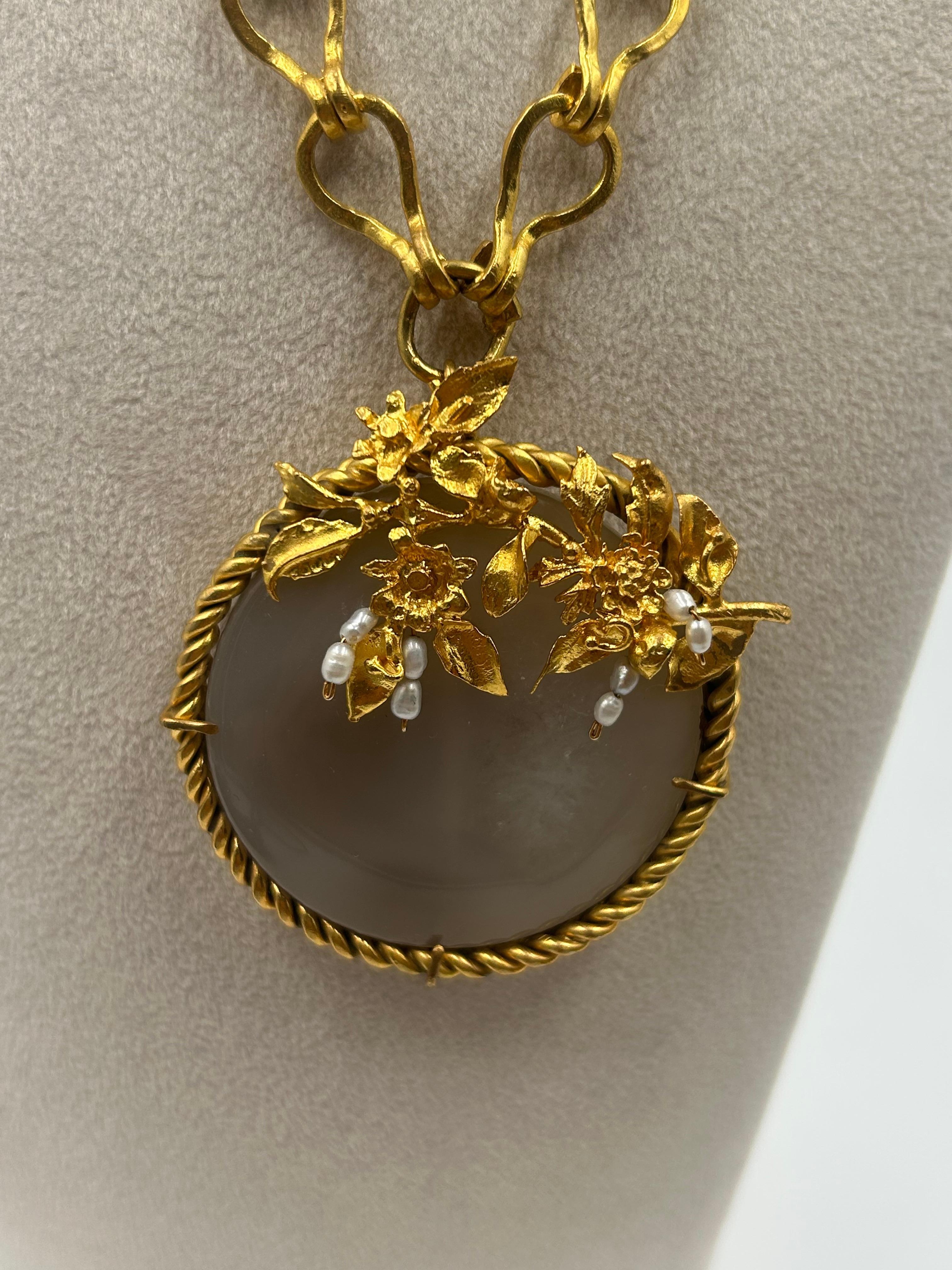 Collana d'ottone d'epoca con sfumature dorate in vendita 4