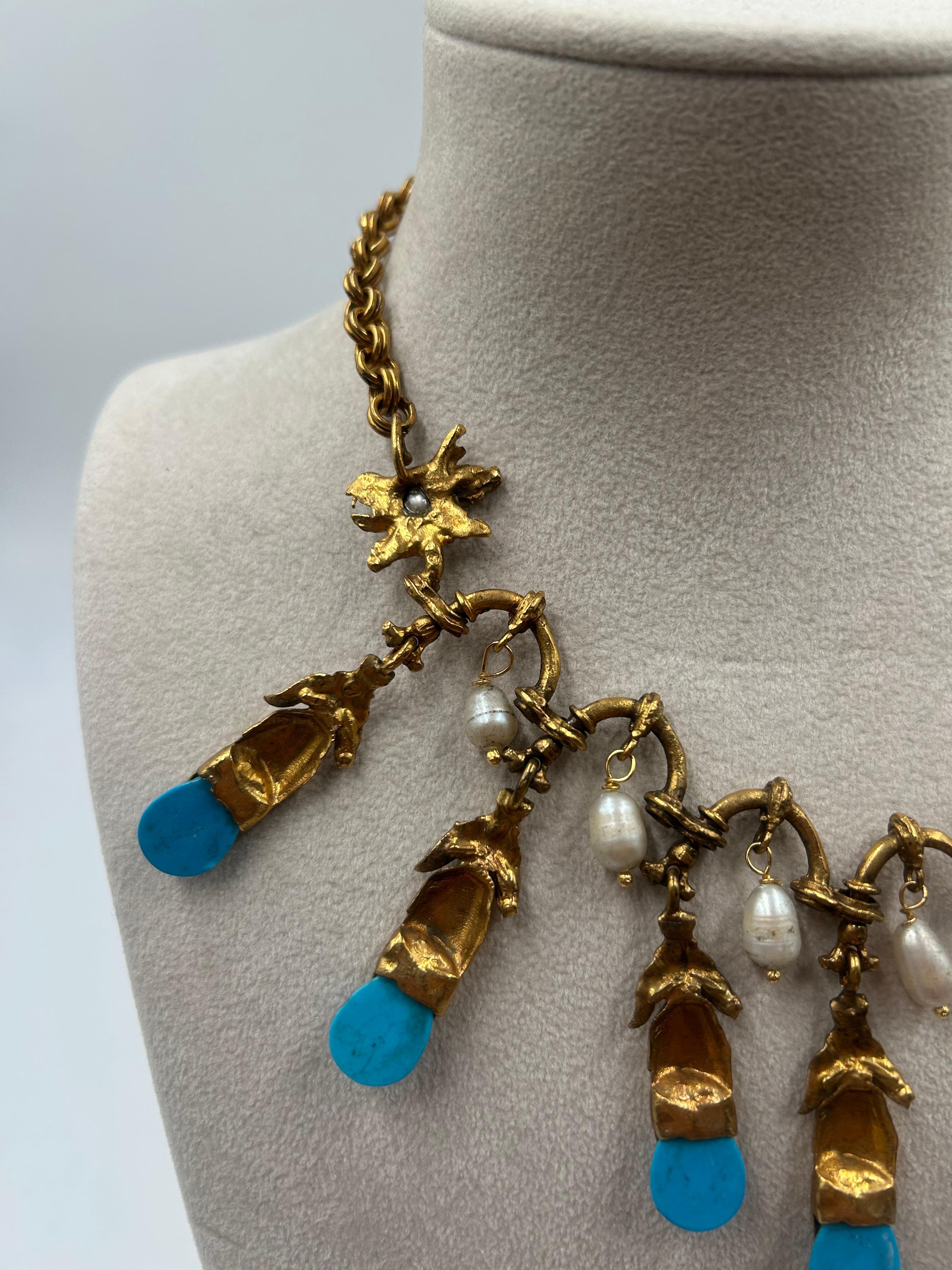 Collana in ottone e perle tonalità oro in vendita 3
