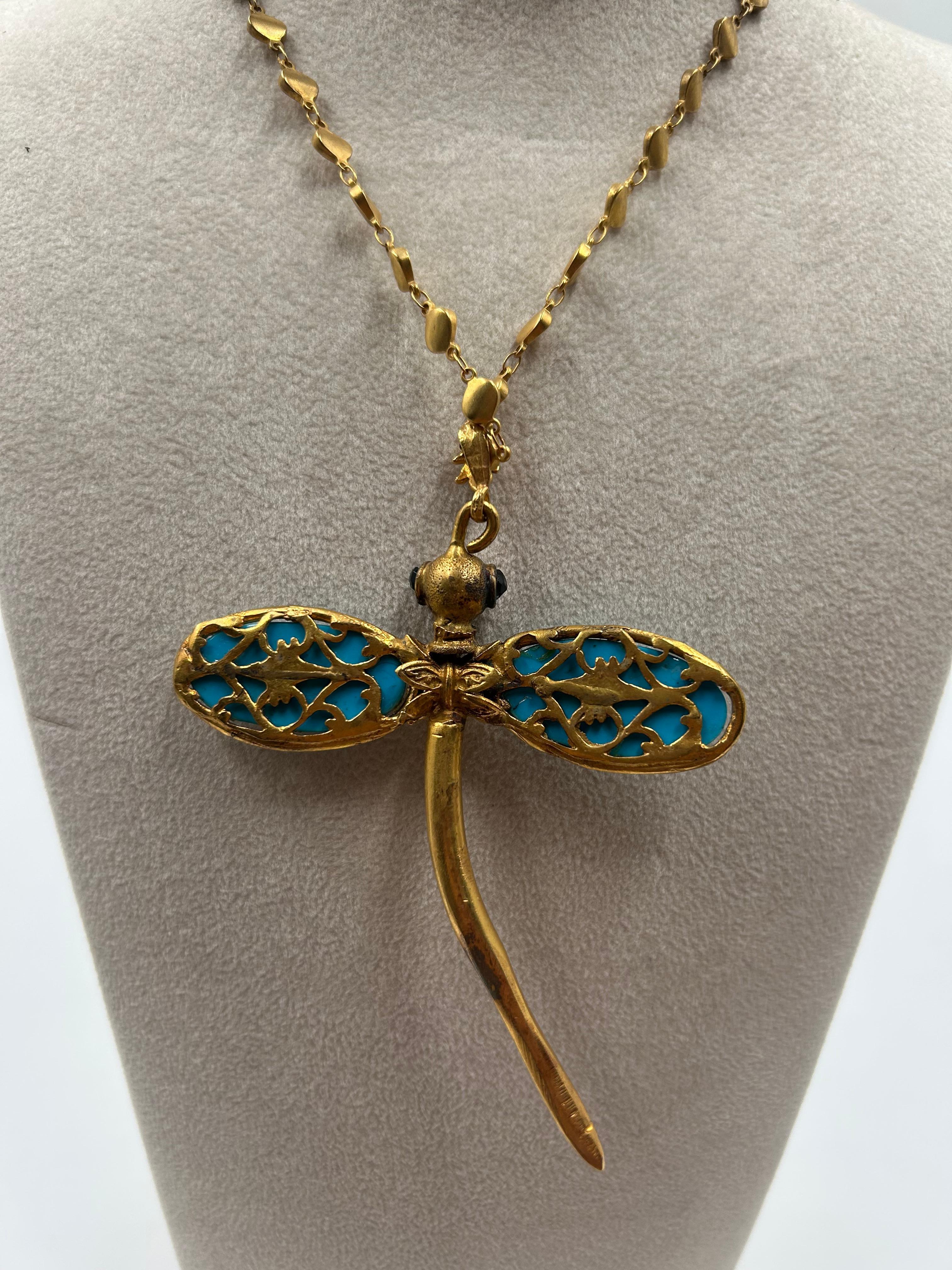Collana con libellula blu in ottone dorato in vendita 4