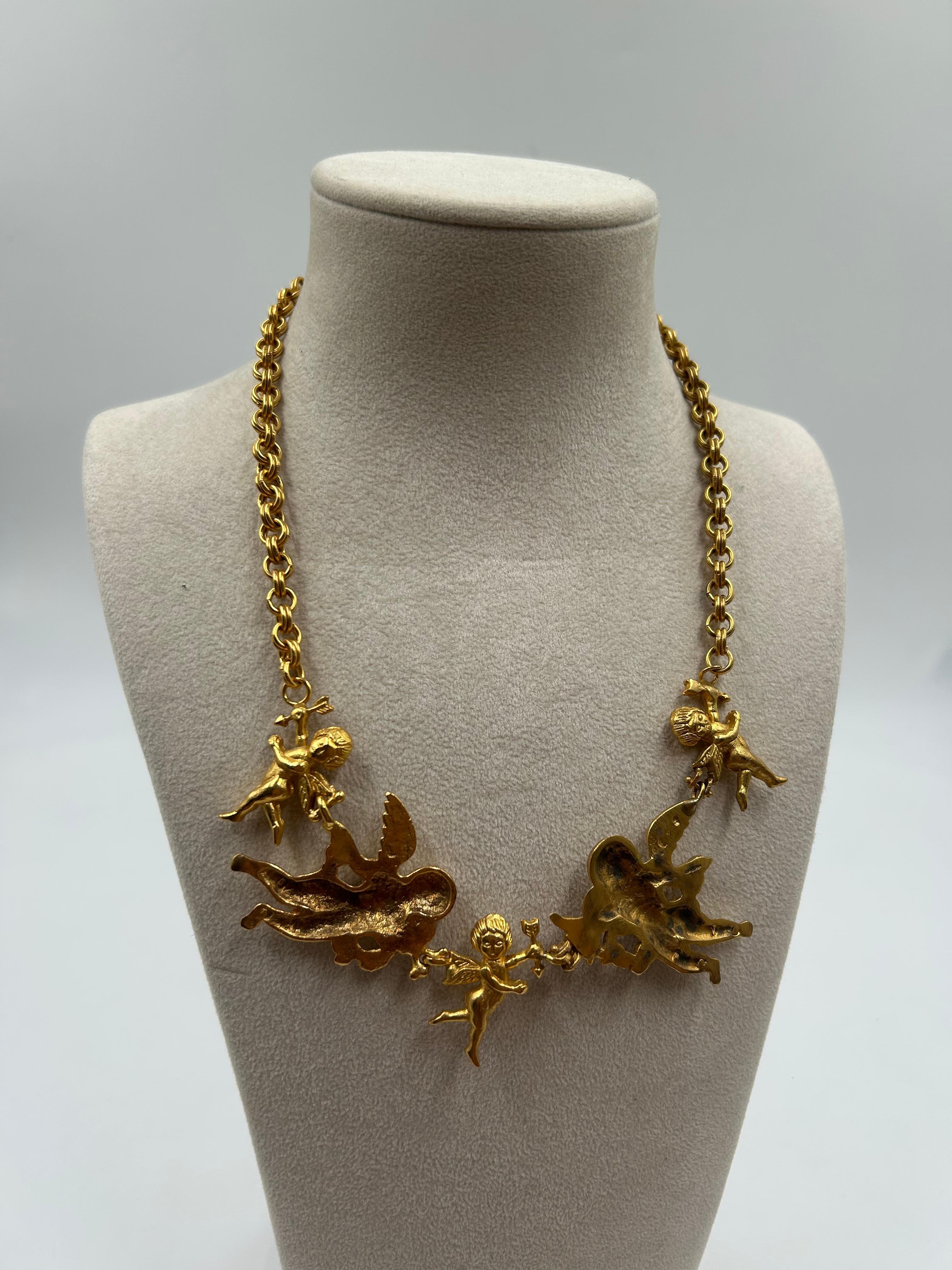 Collier d'ange en laiton doré en vente 2