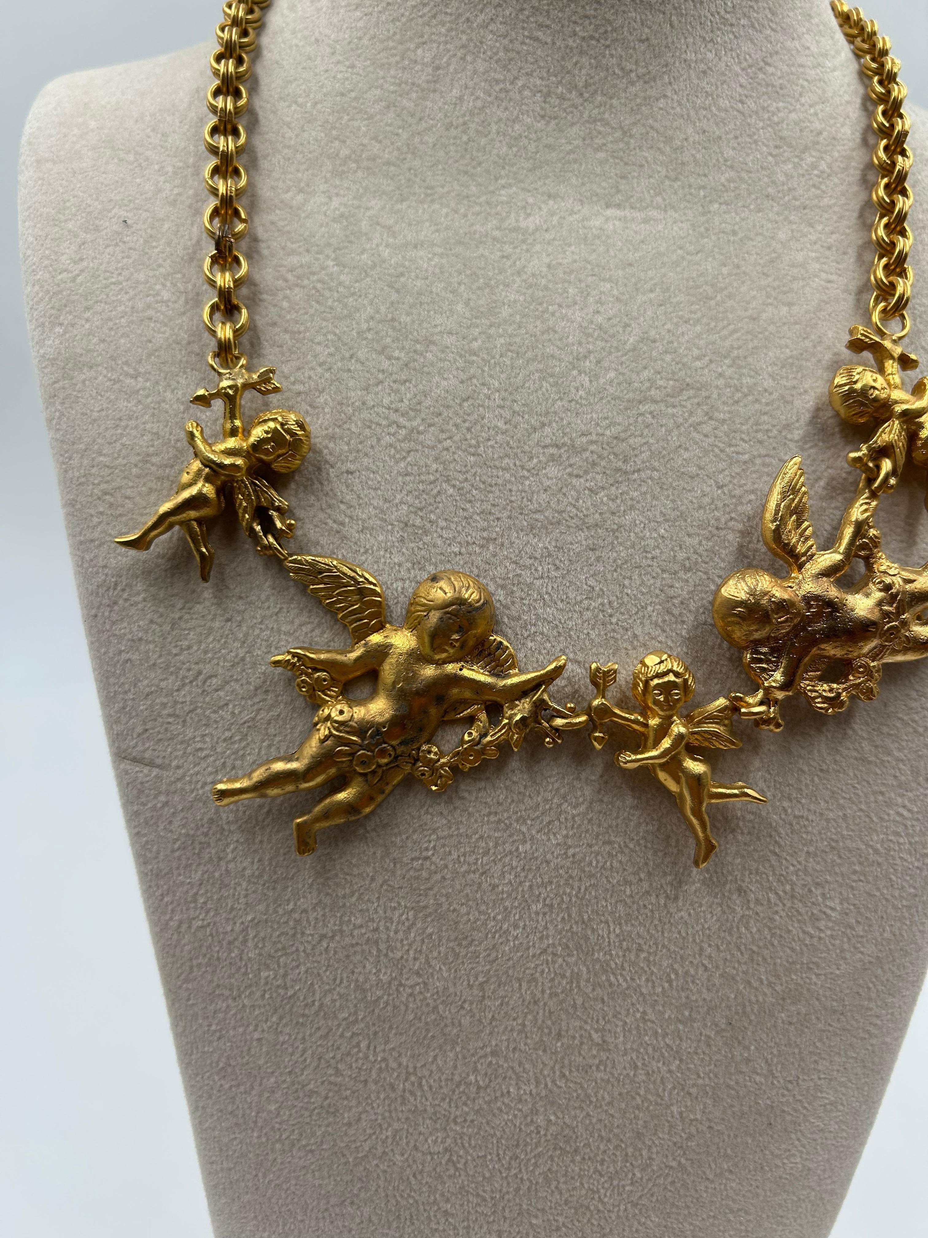 Collier d'ange en laiton doré Bon état - En vente à Palm Beach, FL