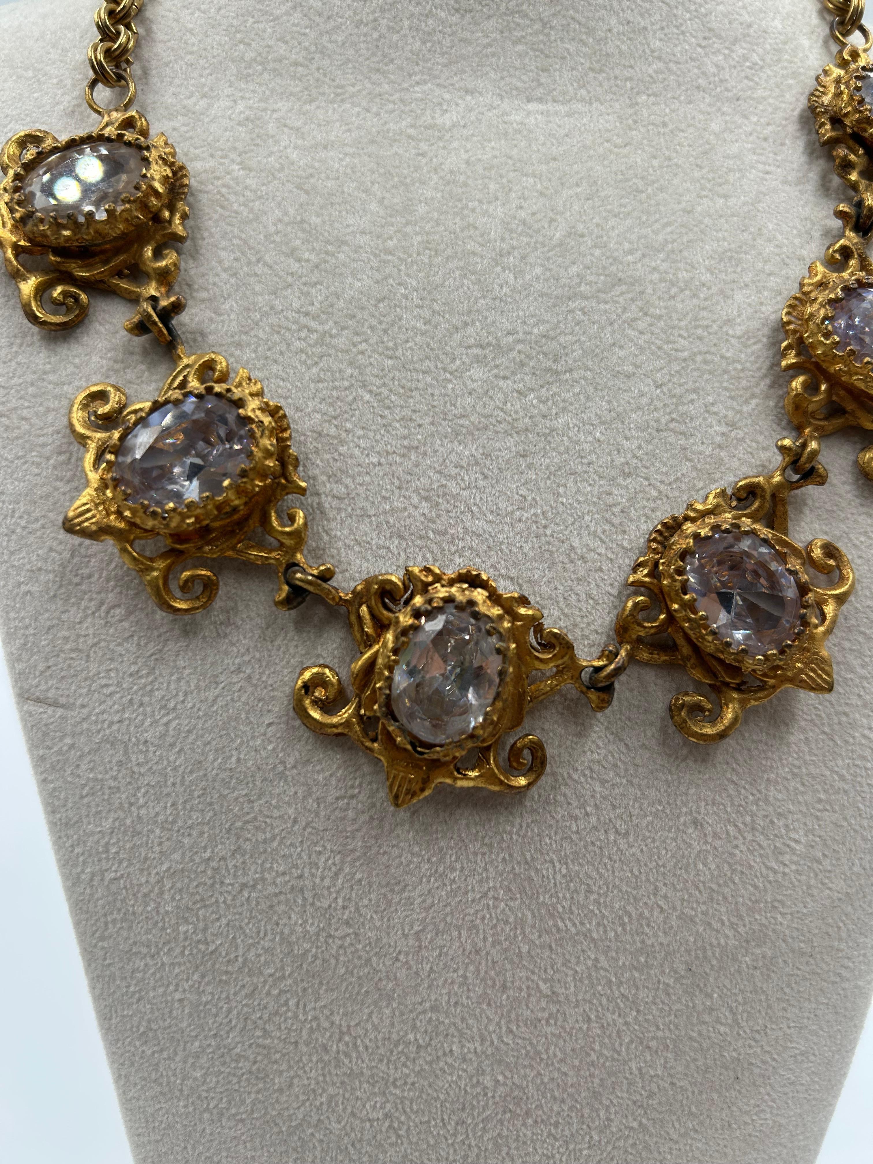 Collier vintage en laiton doré et cristal Bon état à Palm Beach, FL