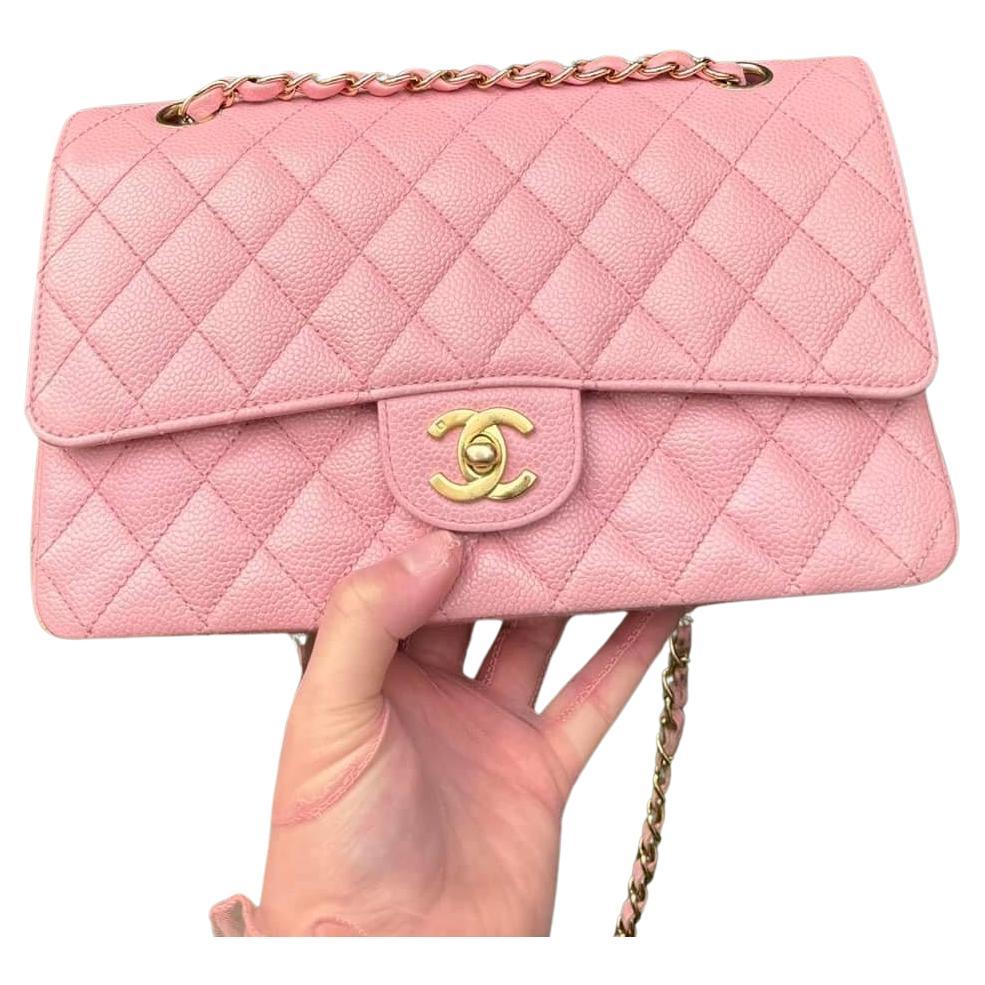CHANEL 2004 VINTAGE SAKURA PINK CAVIAR MEDIUM CLASSIC DOUBLE FLAP BAG 24K plated GHW.

In Sakura Pink caviar leather and 24k gold plated hardware. The color is 