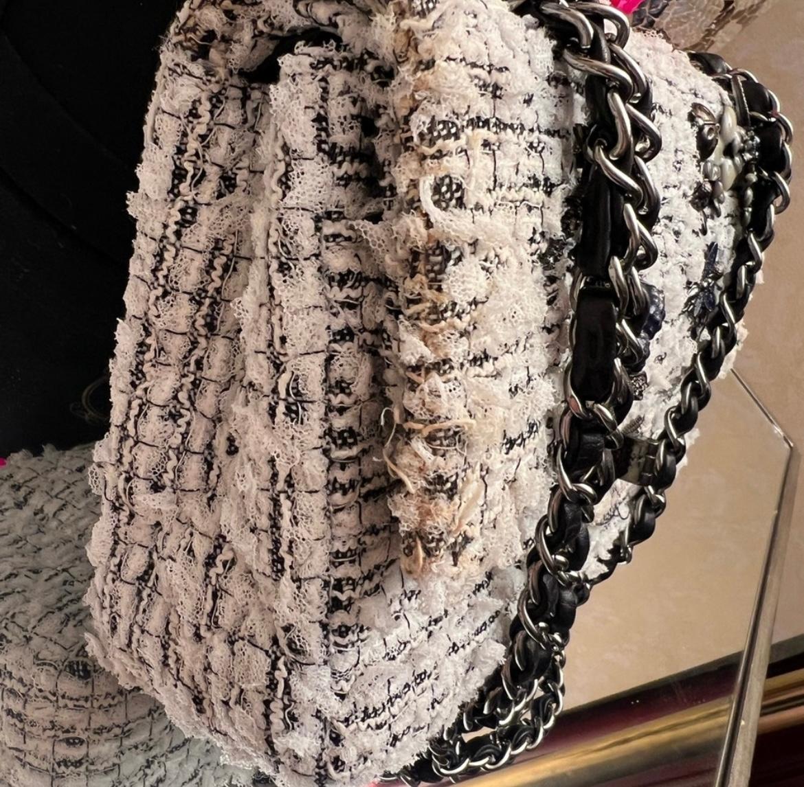 Chanel Tweed Reissue Bag with logos bag en vente 3