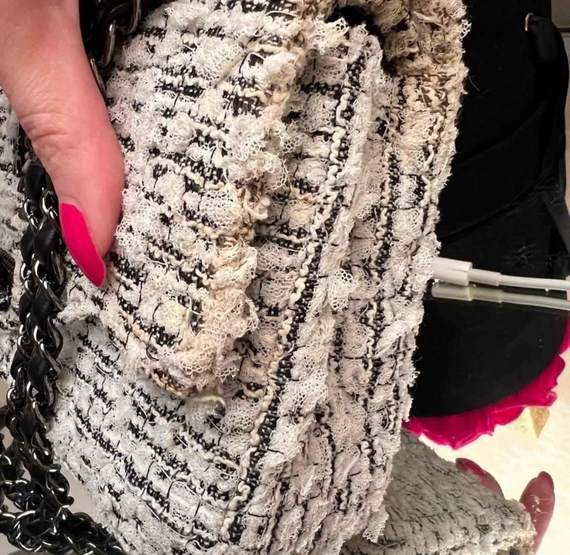 Chanel Tweed Reissue Bag with logos bag en vente 4