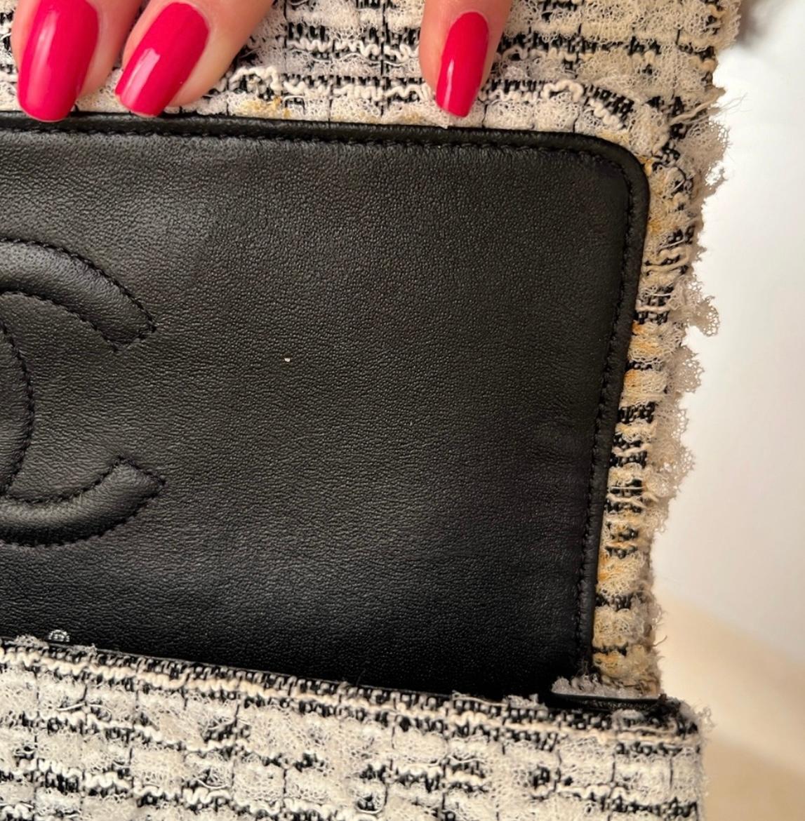 Chanel Tweed Reissue Bag with logos bag en vente 7