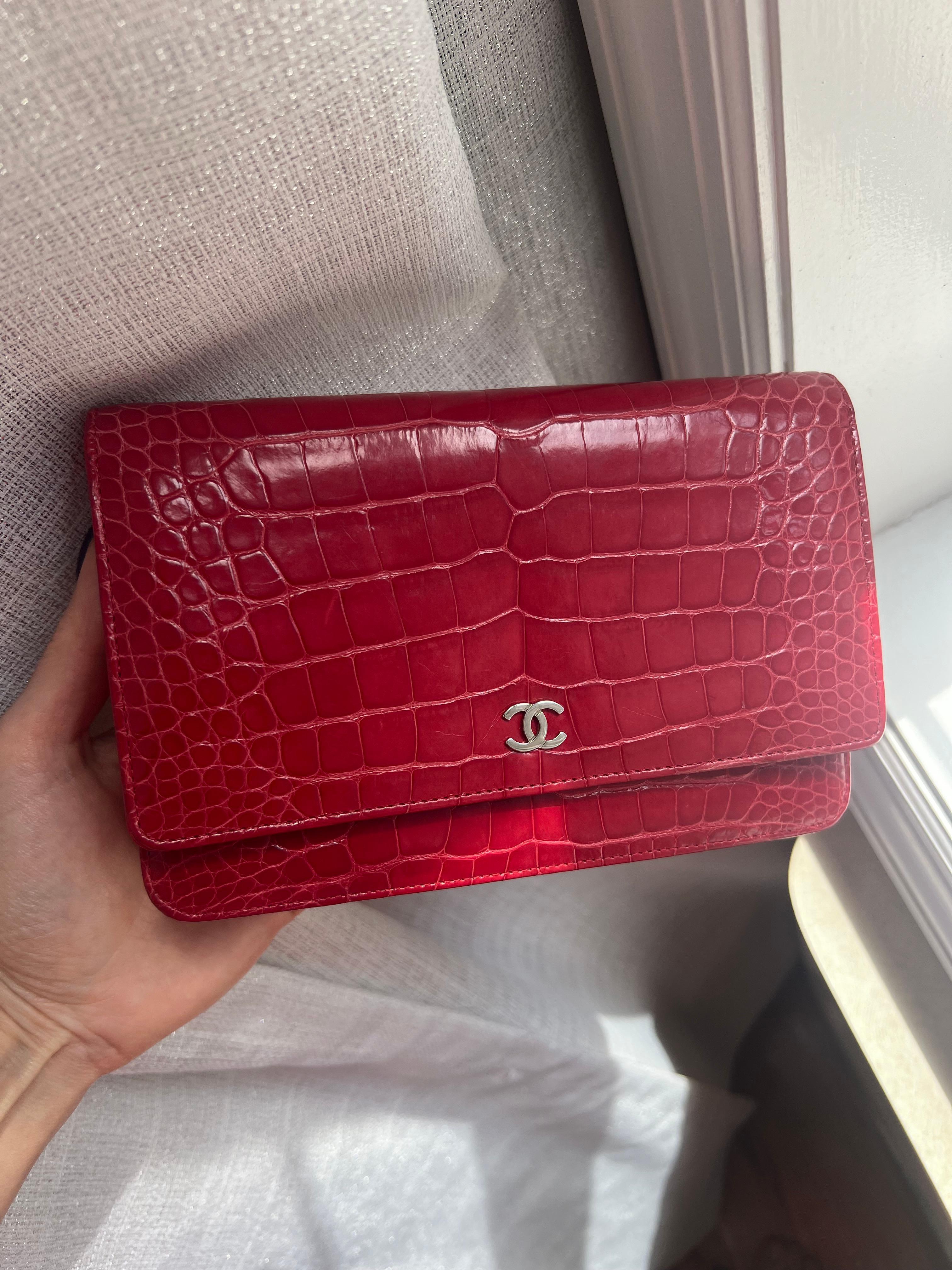 Chanel Glänzende Alligator Geldbörse auf Kette WOC Silber Hardware Tasche für Damen oder Herren im Angebot