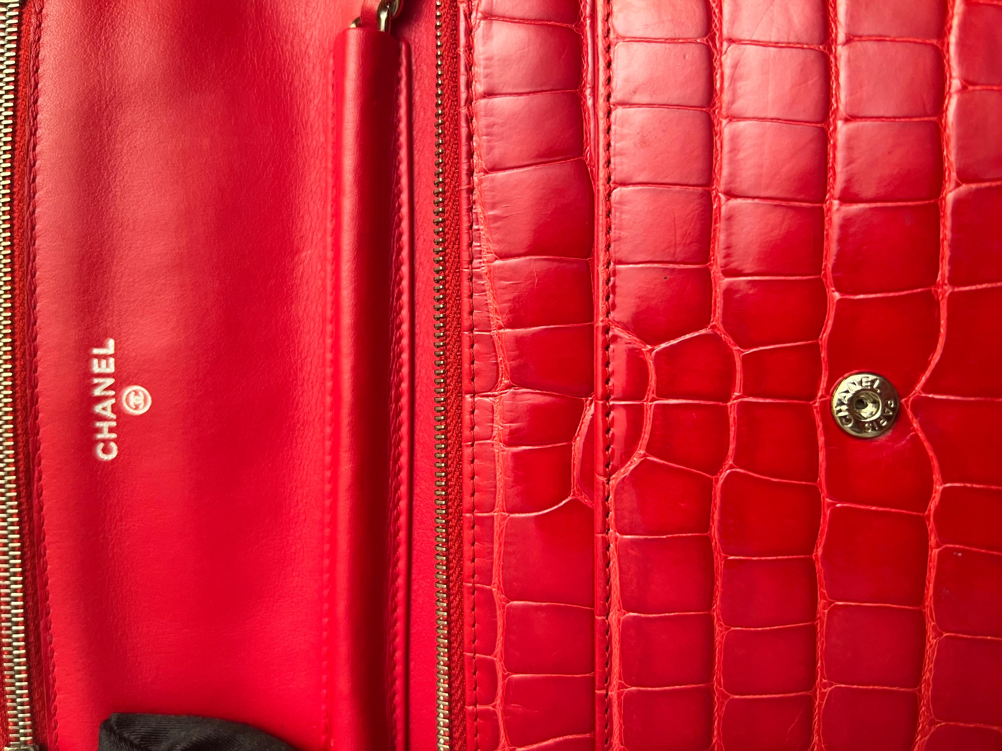 Chanel Glänzende Alligator Geldbörse auf Kette WOC Silber Hardware Tasche im Angebot 8