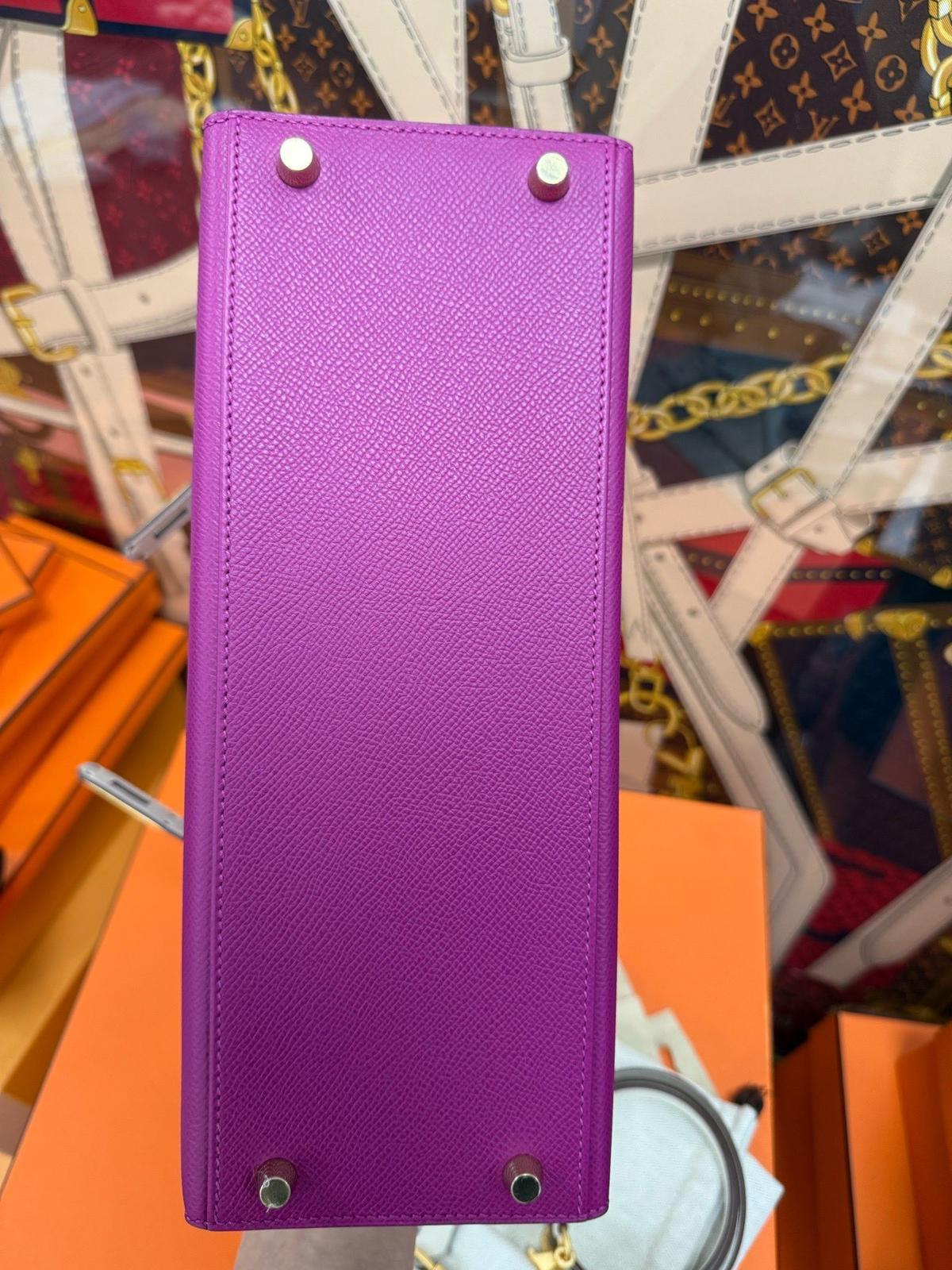 Hermes Kelly 28 Sellier Epsom Anemone und Craie HSS Tasche GHW im Zustand „Hervorragend“ im Angebot in New York, NY