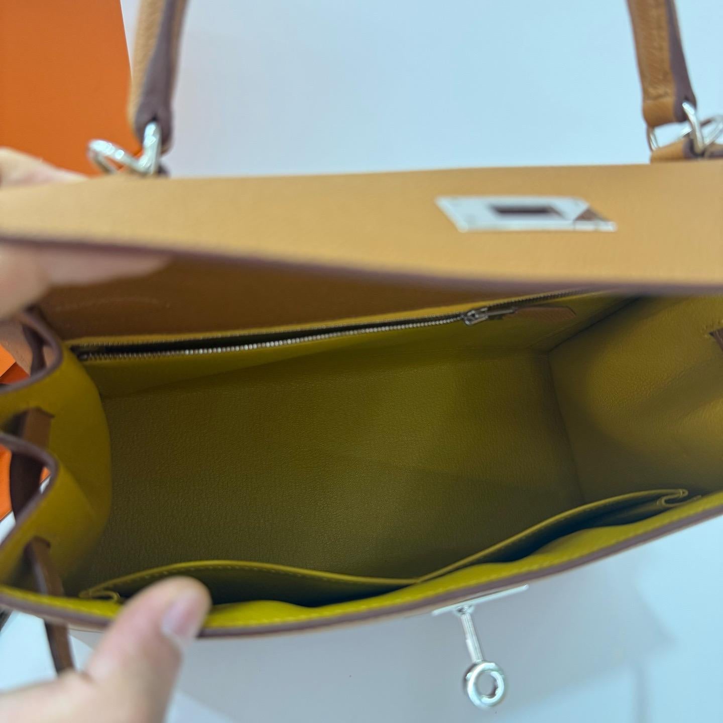 Hermes Kelly 28 HSS Oro Marrone con borsa PHW in vendita 4