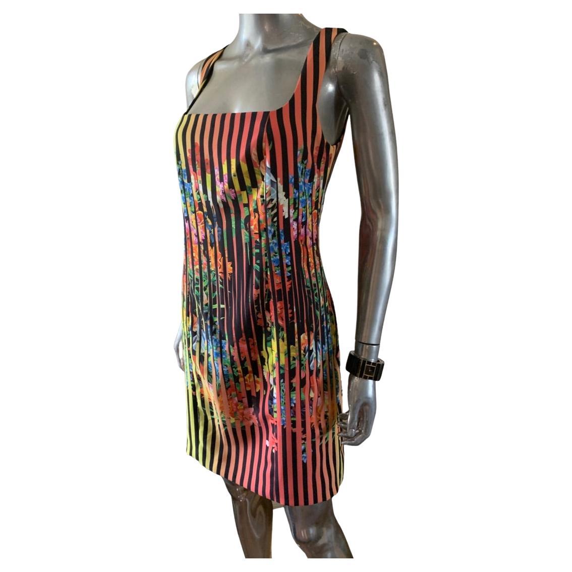 Mary Katrantzou Modernes geblümtes computerisiertes ärmelloses Sommerkleid, UK Größe 10 im Angebot