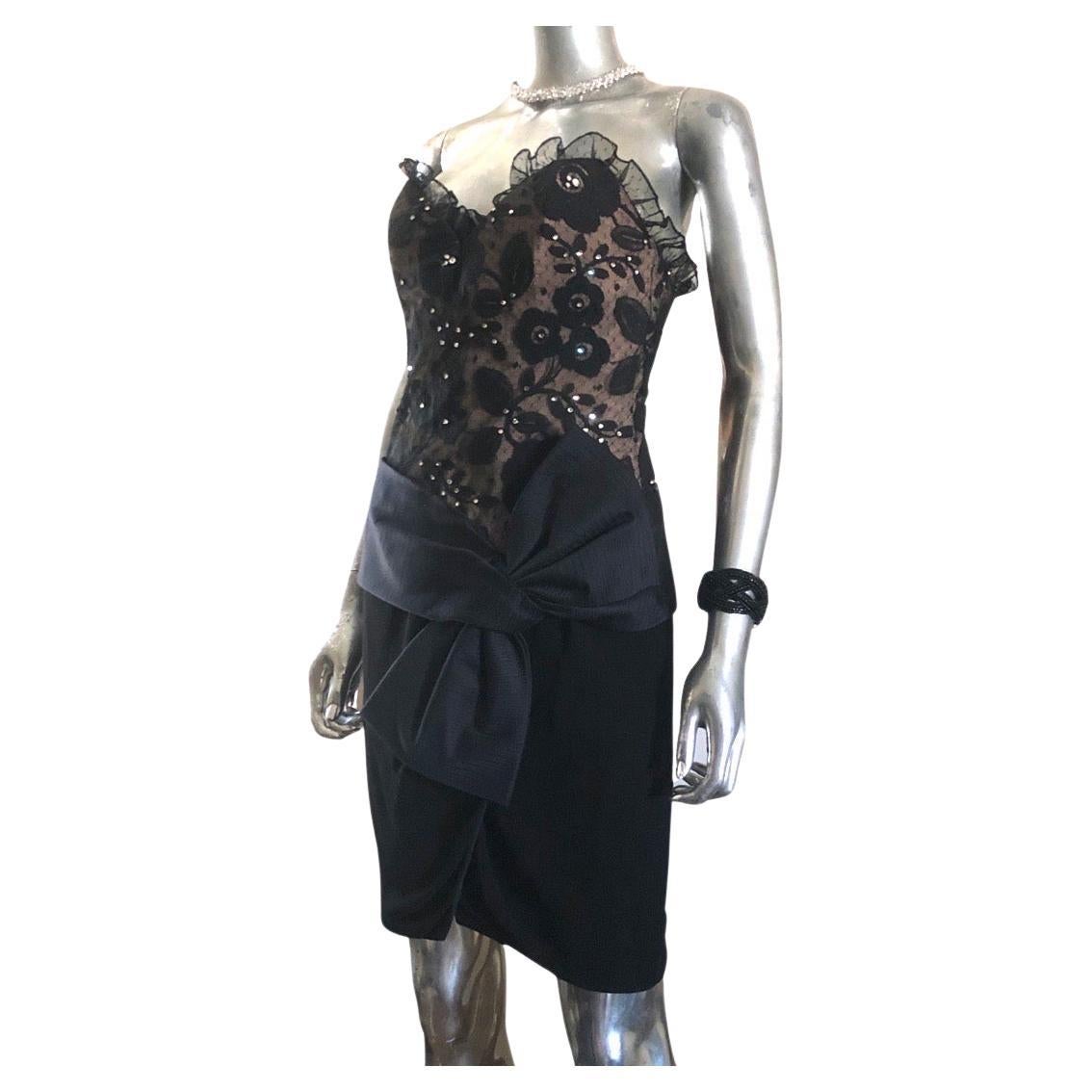 Bill Blass Vintage Schwarzes Cocktailkleid mit Juwelen und Spitze aus Spitze mit Bügel, Größe 6/8 im Angebot