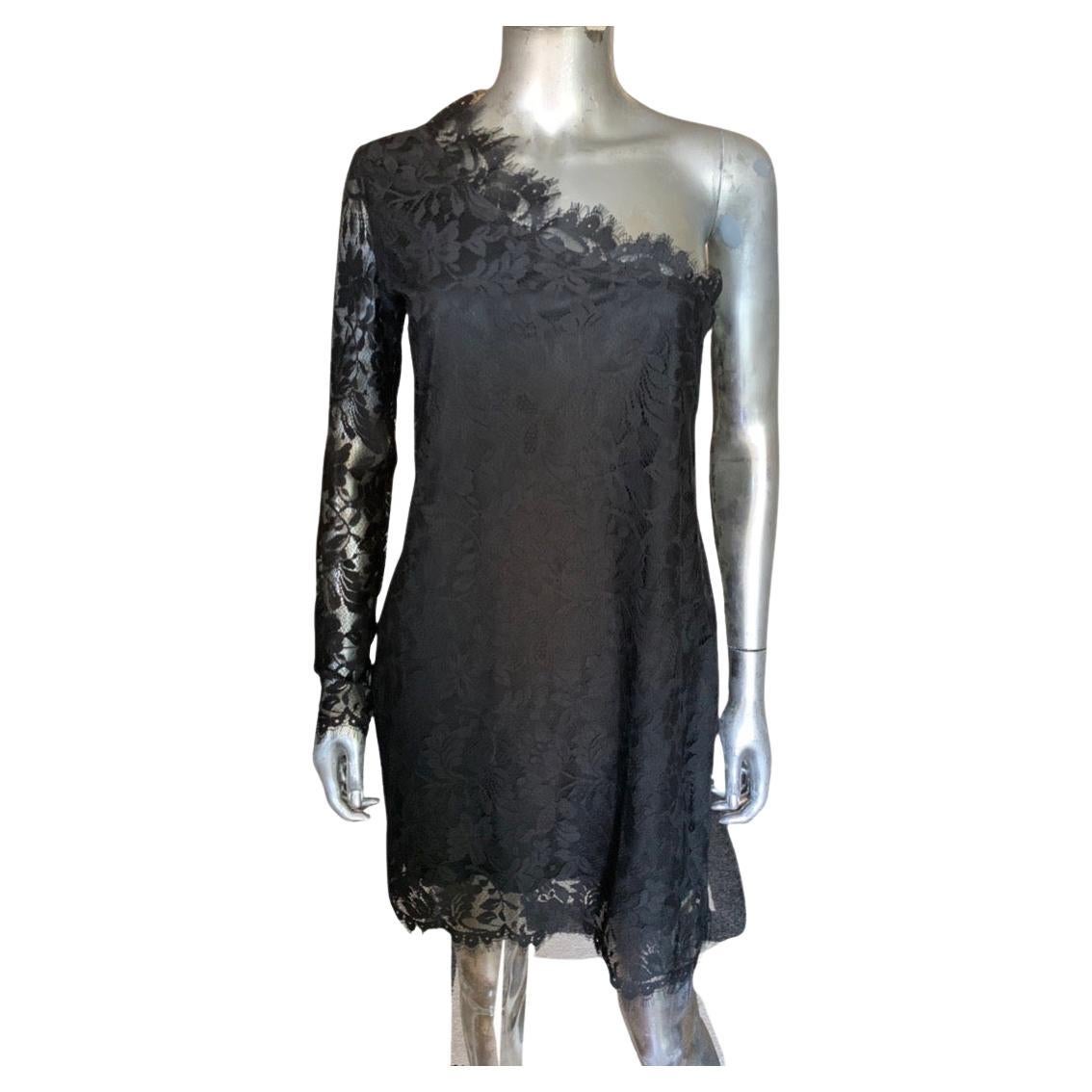 Robe de cocktail asymétrique chic en dentelle Pierre Balmain Paris Trs, Taille 8, Neuve avec étiquette