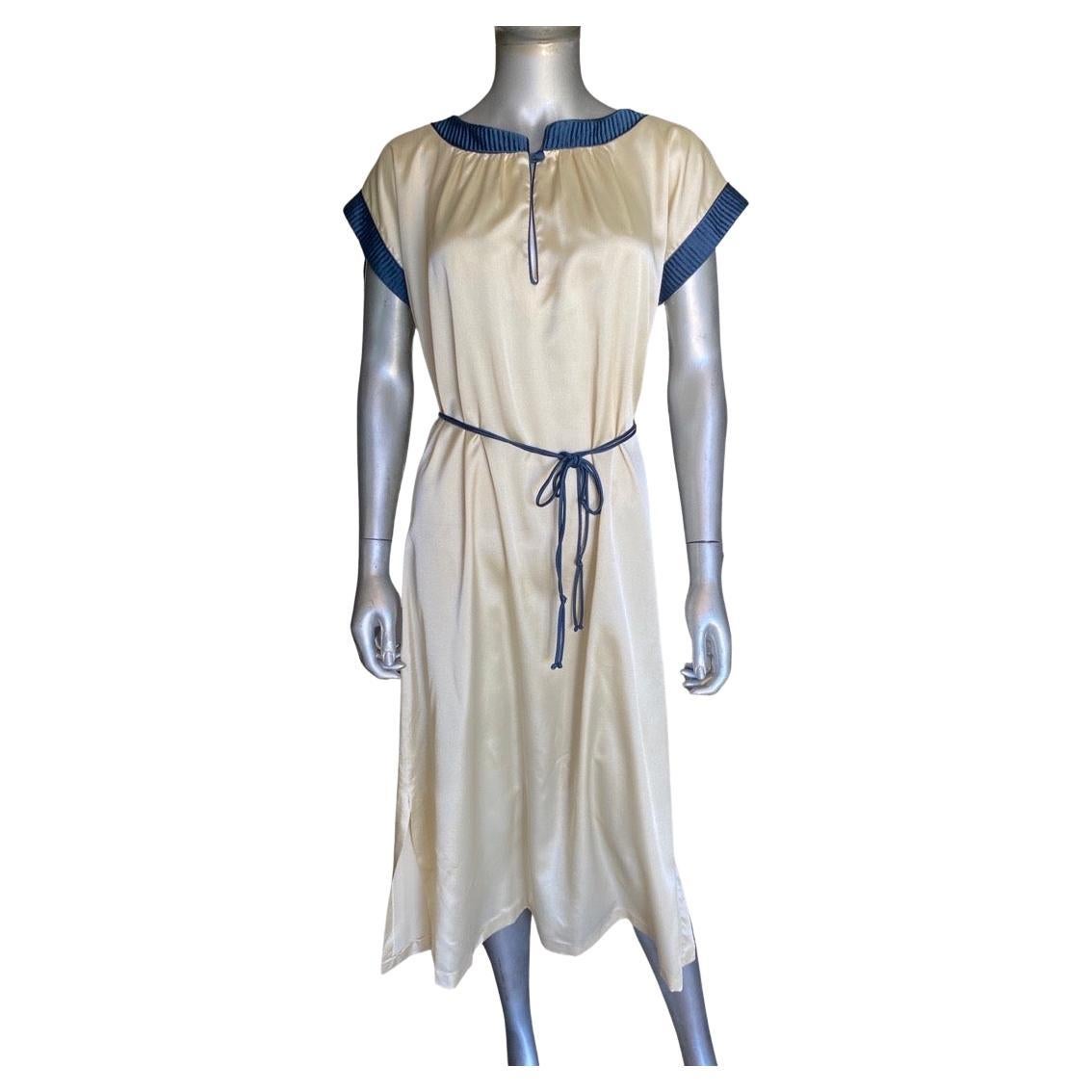 Robe chemise Christian Dior Lingerie Label Creme Charmeuse bordée de bleu marine, taille M